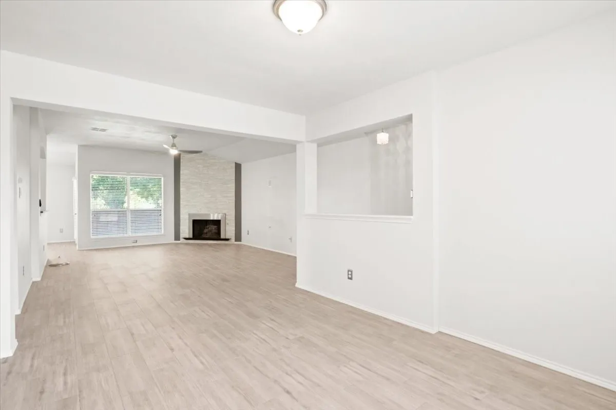 Single Family Residence For Rent in Collin County , 416 Ponderosa Trail, Murphy, Texas 75094, 3 Bedroom, 2 Bathroom, 2 Garage spaces, 1,761 Sqft, built in 2003, mls#21317037, Real Estate Agent in Murphy, Homes For Rent in Collin county, Homes For Rent in Murphy, Realtor in Murphy Texas, Real Estate Brokerage Independent Realty Texas, Luminita Cordes Realtor