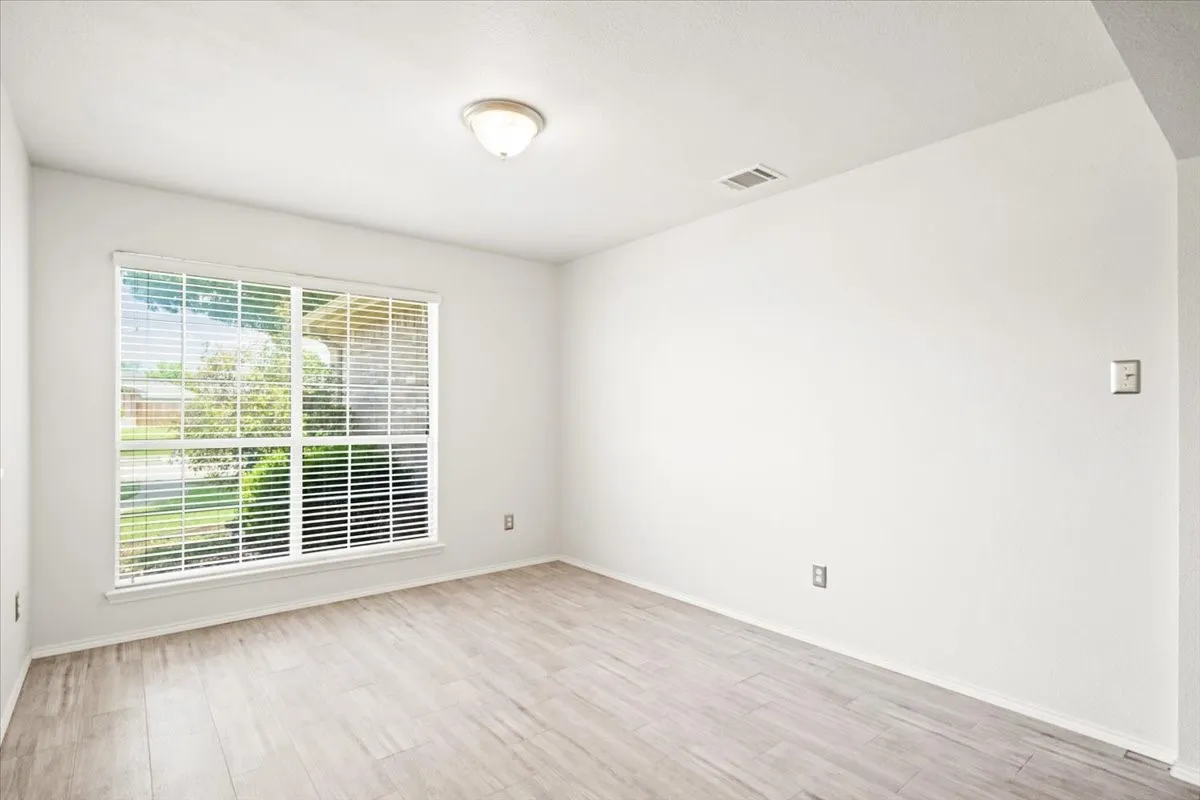 Single Family Residence For Rent in Collin County , 416 Ponderosa Trail, Murphy, Texas 75094, 3 Bedroom, 2 Bathroom, 2 Garage spaces, 1,761 Sqft, built in 2003, mls#21317037, Real Estate Agent in Murphy, Homes For Rent in Collin county, Homes For Rent in Murphy, Realtor in Murphy Texas, Real Estate Brokerage Independent Realty Texas, Luminita Cordes Realtor