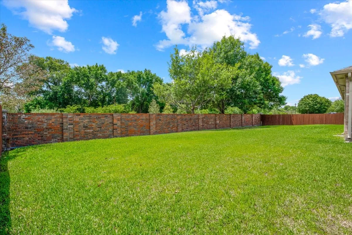 Single Family Residence For Rent in Collin County , 416 Ponderosa Trail, Murphy, Texas 75094, 3 Bedroom, 2 Bathroom, 2 Garage spaces, 1,761 Sqft, built in 2003, mls#21317037, Real Estate Agent in Murphy, Homes For Rent in Collin county, Homes For Rent in Murphy, Realtor in Murphy Texas, Real Estate Brokerage Independent Realty Texas, Luminita Cordes Realtor