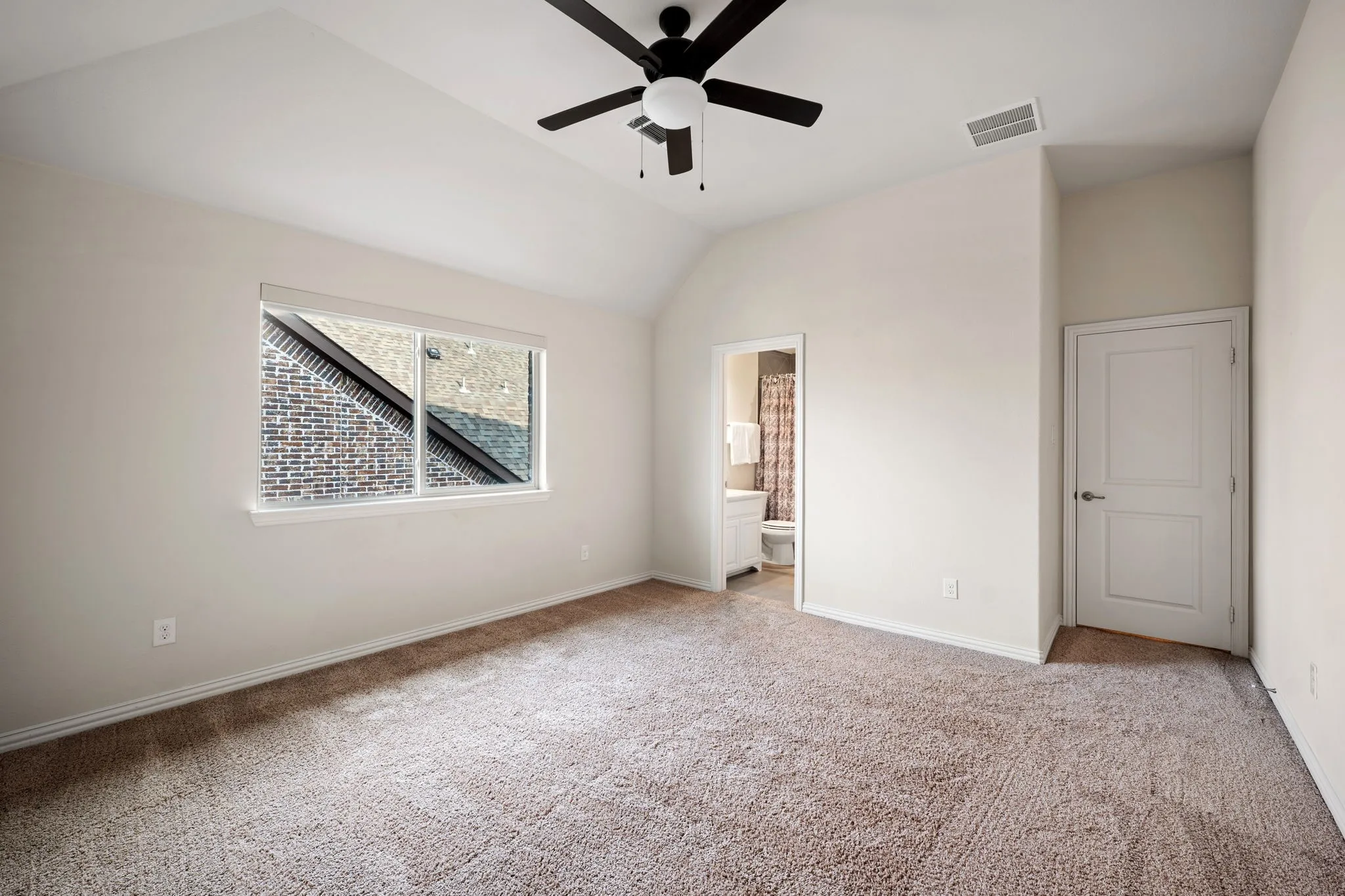 Single Family Residence For Rent in Collin County , 2804 Seabiscuit Road, Celina, Texas 75009, 5 Bedroom, 6 Bathroom, 3 Garage spaces, 4,361 Sqft, built in 2017, mls#21317480, Real Estate Agent in Celina, Homes For Rent in Collin county, Homes For Rent in Celina, Realtor in Celina Texas, Real Estate Brokerage Independent Realty Texas, Luminita Cordes Realtor