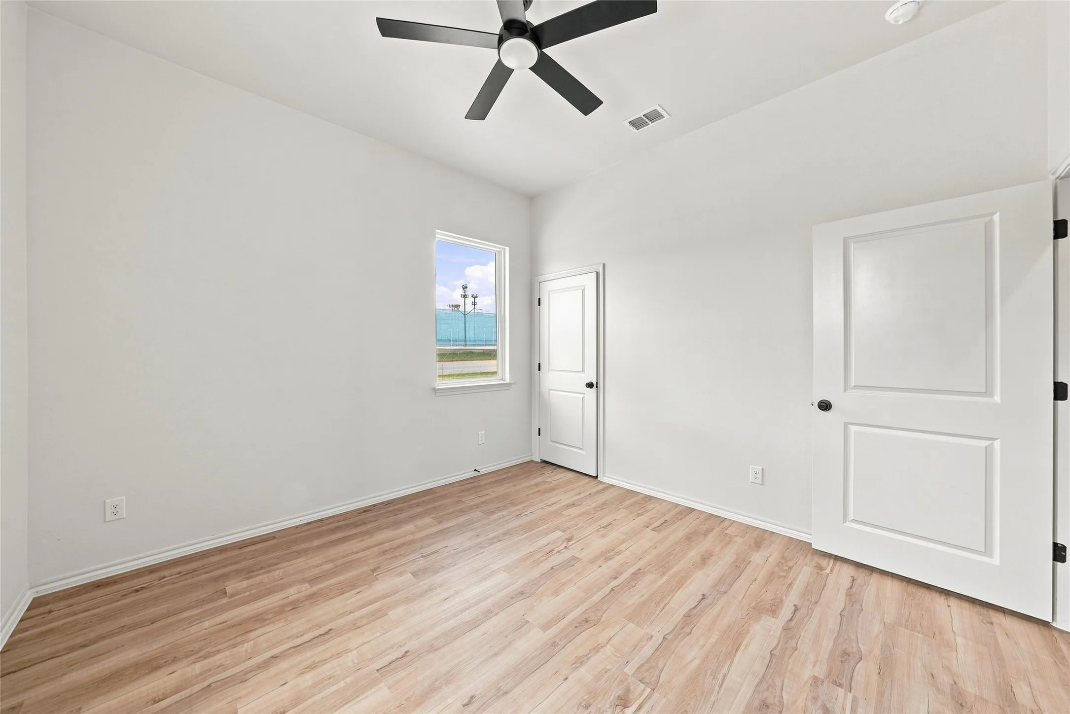 Single Family Residence For Rent in Dallas County , 1022 E 9th Street, Dallas, Texas 75203, 3 Bedroom, 2 Bathroom, 1 Garage spaces, 1,408 Sqft, built in 2026, mls#21317057, Real Estate Agent in Dallas, Homes For Rent in Dallas county, Homes For Rent in Dallas, Realtor in Dallas Texas, Real Estate Brokerage Independent Realty Texas, Luminita Cordes Realtor