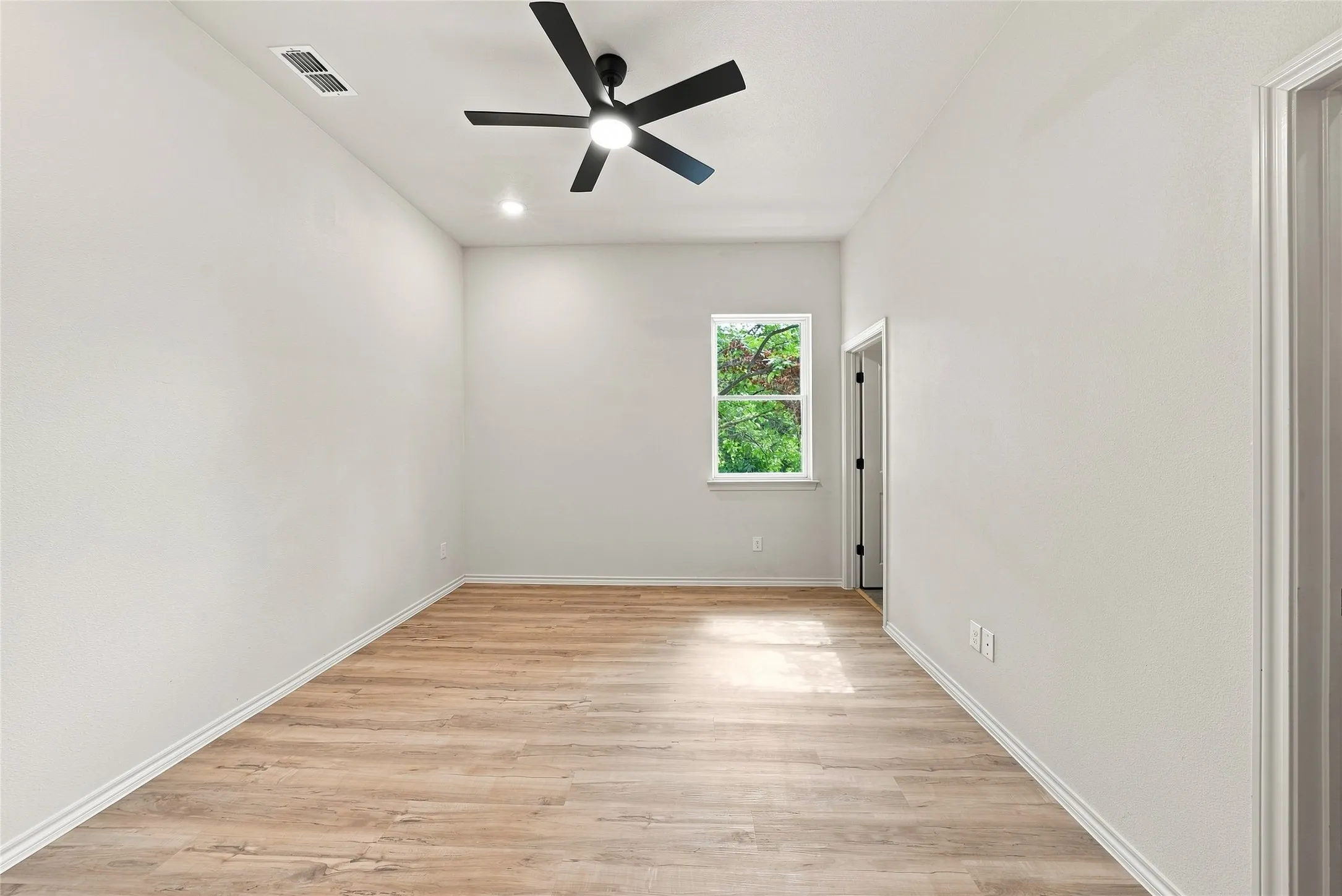 Single Family Residence For Rent in Dallas County , 1022 E 9th Street, Dallas, Texas 75203, 3 Bedroom, 2 Bathroom, 1 Garage spaces, 1,408 Sqft, built in 2026, mls#21317057, Real Estate Agent in Dallas, Homes For Rent in Dallas county, Homes For Rent in Dallas, Realtor in Dallas Texas, Real Estate Brokerage Independent Realty Texas, Luminita Cordes Realtor