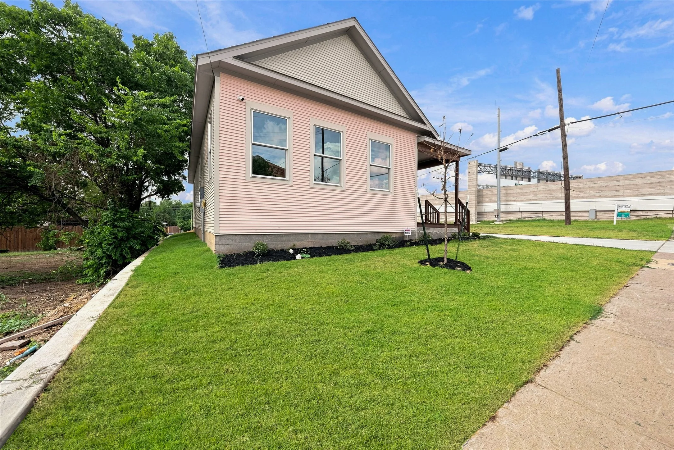 Single Family Residence For Rent in Dallas County , 1022 E 9th Street, Dallas, Texas 75203, 3 Bedroom, 2 Bathroom, 1 Garage spaces, 1,408 Sqft, built in 2026, mls#21317057, Real Estate Agent in Dallas, Homes For Rent in Dallas county, Homes For Rent in Dallas, Realtor in Dallas Texas, Real Estate Brokerage Independent Realty Texas, Luminita Cordes Realtor