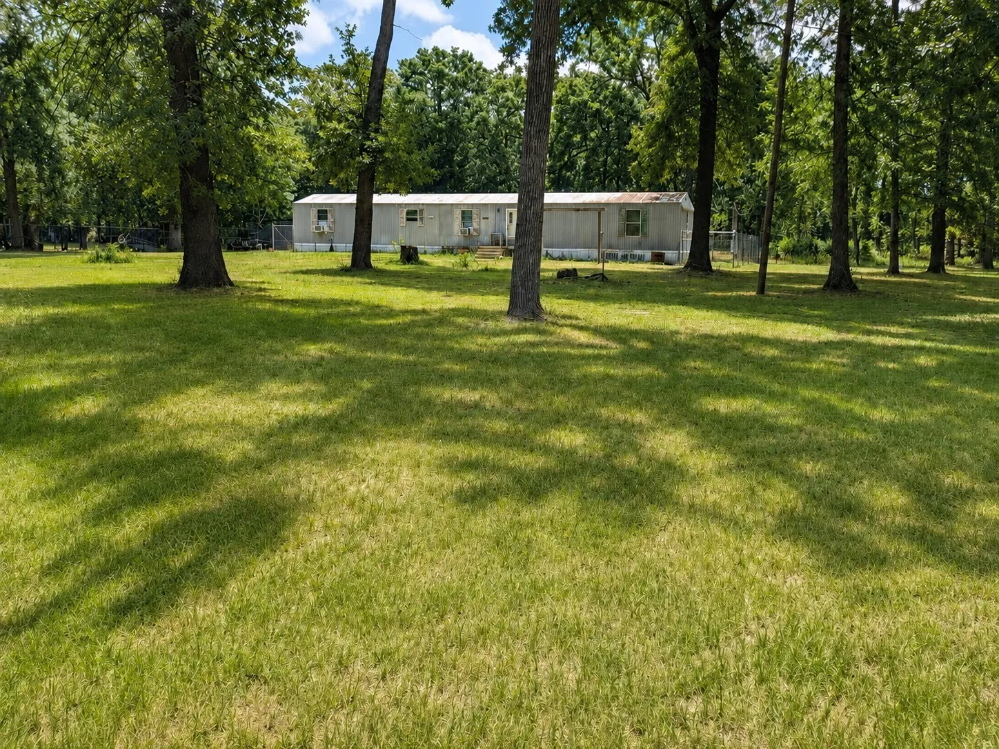 Manufactured Home For Sale in Henderson County , 500 County Road 2405, Kemp, Texas 75143, 3 Bedroom, 2 Bathroom, Garage spaces, 1,120 Sqft, built in 1995, mls#21317553, Real Estate Agent in Kemp, Homes For Sale in Henderson county, Homes For Sale in Kemp, Realtor in Kemp Texas, Real Estate Brokerage Independent Realty Texas, Luminita Cordes Realtor