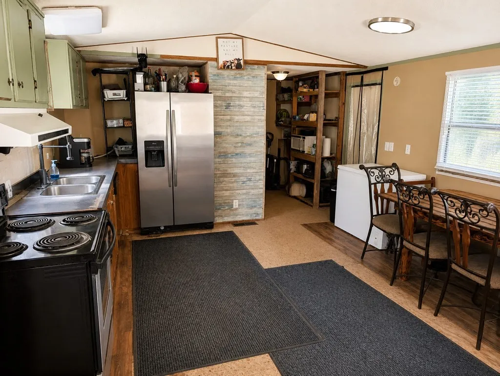 Manufactured Home For Sale in Henderson County , 500 County Road 2405, Kemp, Texas 75143, 3 Bedroom, 2 Bathroom, Garage spaces, 1,120 Sqft, built in 1995, mls#21317553, Real Estate Agent in Kemp, Homes For Sale in Henderson county, Homes For Sale in Kemp, Realtor in Kemp Texas, Real Estate Brokerage Independent Realty Texas, Luminita Cordes Realtor