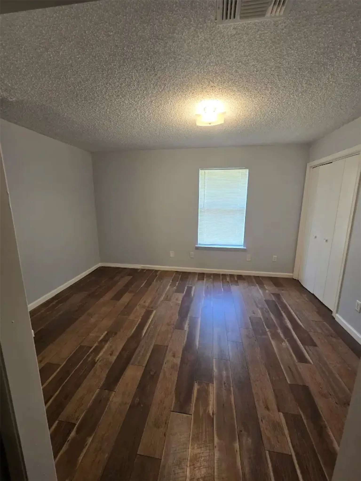 Single Family Residence For Rent in Dallas County , 1613 S Bent Tree Trail, Grand Prairie, Texas 75052, 4 Bedroom, 2 Bathroom, Garage spaces, 1,440 Sqft, built in 1983, mls#21317256, Real Estate Agent in Grand Prairie, Homes For Rent in Dallas county, Homes For Rent in Grand Prairie, Realtor in Grand Prairie Texas, Real Estate Brokerage Independent Realty Texas, Luminita Cordes Realtor