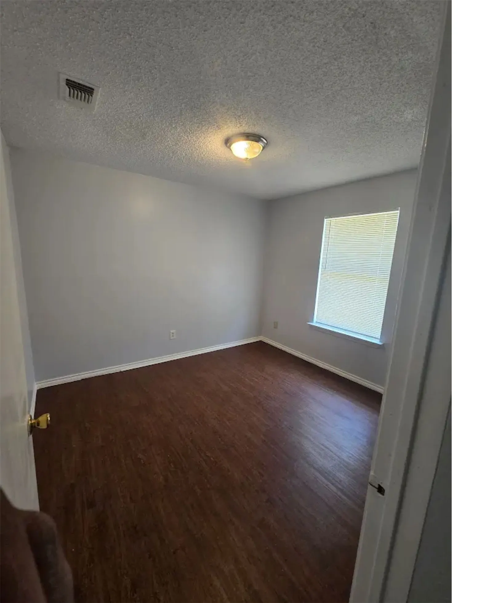 Single Family Residence For Rent in Dallas County , 1613 S Bent Tree Trail, Grand Prairie, Texas 75052, 4 Bedroom, 2 Bathroom, Garage spaces, 1,440 Sqft, built in 1983, mls#21317256, Real Estate Agent in Grand Prairie, Homes For Rent in Dallas county, Homes For Rent in Grand Prairie, Realtor in Grand Prairie Texas, Real Estate Brokerage Independent Realty Texas, Luminita Cordes Realtor