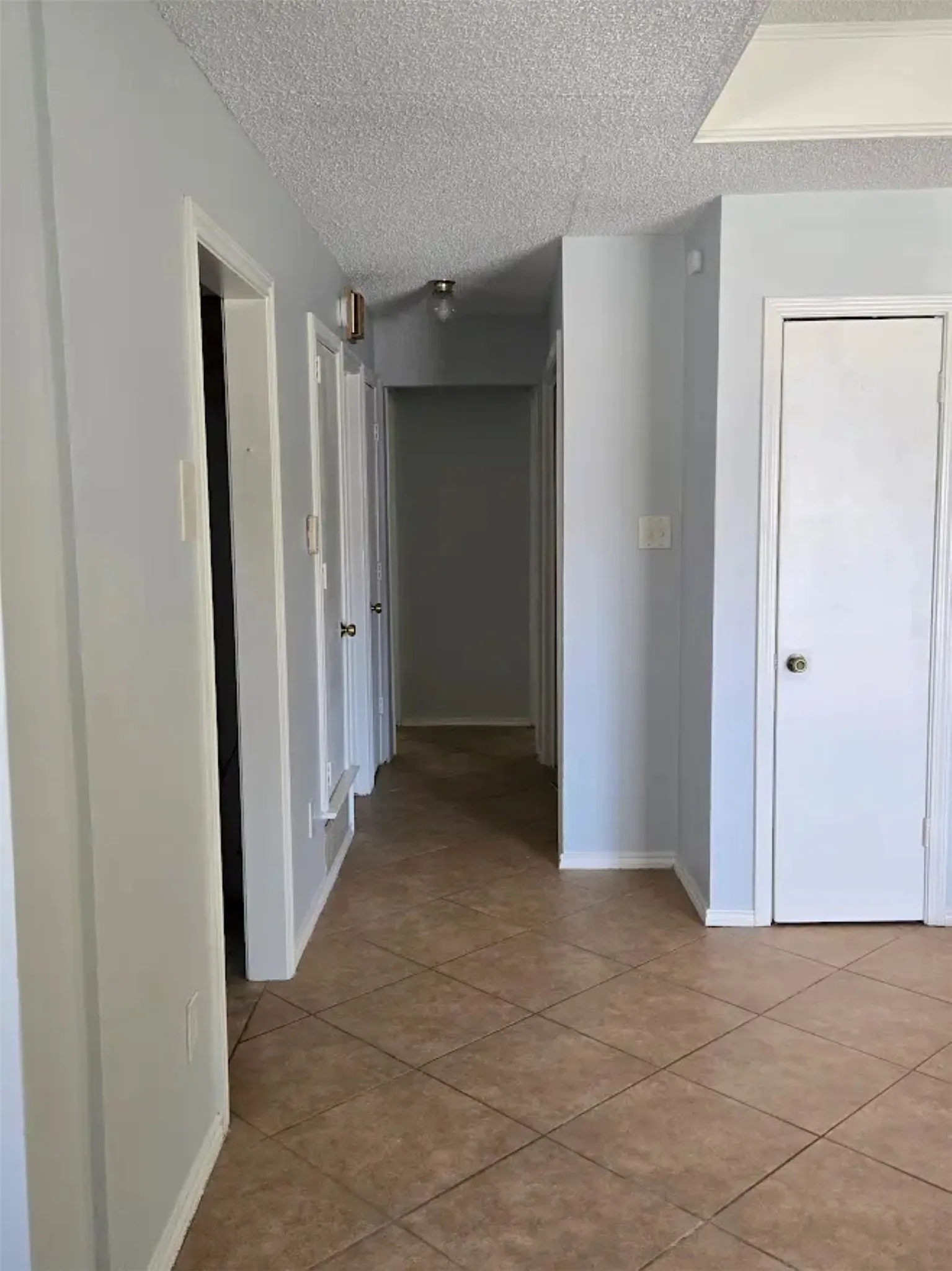 Single Family Residence For Rent in Dallas County , 1613 S Bent Tree Trail, Grand Prairie, Texas 75052, 4 Bedroom, 2 Bathroom, Garage spaces, 1,440 Sqft, built in 1983, mls#21317256, Real Estate Agent in Grand Prairie, Homes For Rent in Dallas county, Homes For Rent in Grand Prairie, Realtor in Grand Prairie Texas, Real Estate Brokerage Independent Realty Texas, Luminita Cordes Realtor