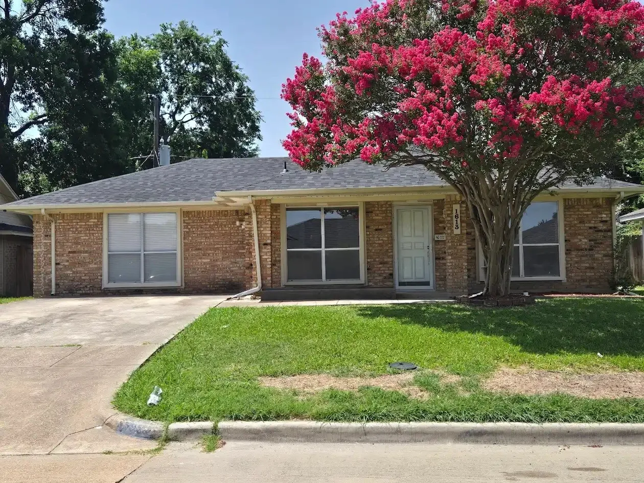 Single Family Residence For Rent in Dallas County , 1613 S Bent Tree Trail, Grand Prairie, Texas 75052, 4 Bedroom, 2 Bathroom, Garage spaces, 1,440 Sqft, built in 1983, mls#21317256, Real Estate Agent in Grand Prairie, Homes For Rent in Dallas county, Homes For Rent in Grand Prairie, Realtor in Grand Prairie Texas, Real Estate Brokerage Independent Realty Texas, Luminita Cordes Realtor