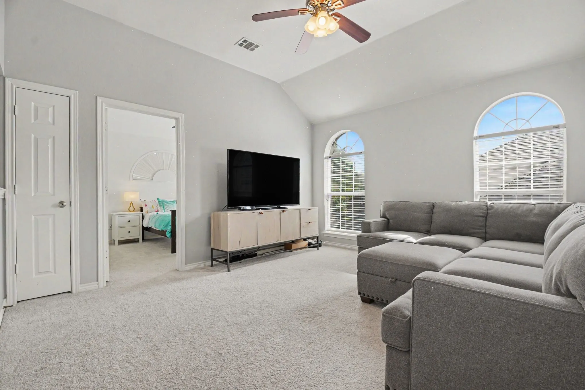 Single Family Residence For Sale in Dallas County , 8006 Killarney Lane, Rowlett, Texas 75089, 5 Bedroom, 3 Bathroom, 2 Garage spaces, 3,094 Sqft, built in 1999, mls#21317586, Real Estate Agent in Rowlett, Homes For Sale in Dallas county, Homes For Sale in Rowlett, Realtor in Rowlett Texas, Real Estate Brokerage Independent Realty Texas, Luminita Cordes Realtor