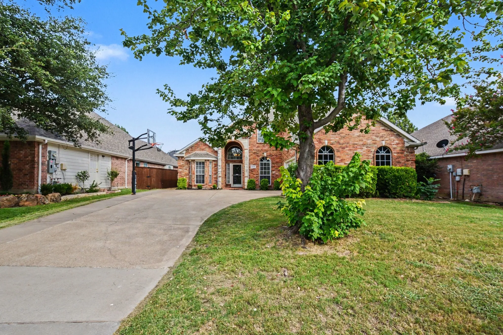 Single Family Residence For Sale in Dallas County , 8006 Killarney Lane, Rowlett, Texas 75089, 5 Bedroom, 3 Bathroom, 2 Garage spaces, 3,094 Sqft, built in 1999, mls#21317586, Real Estate Agent in Rowlett, Homes For Sale in Dallas county, Homes For Sale in Rowlett, Realtor in Rowlett Texas, Real Estate Brokerage Independent Realty Texas, Luminita Cordes Realtor