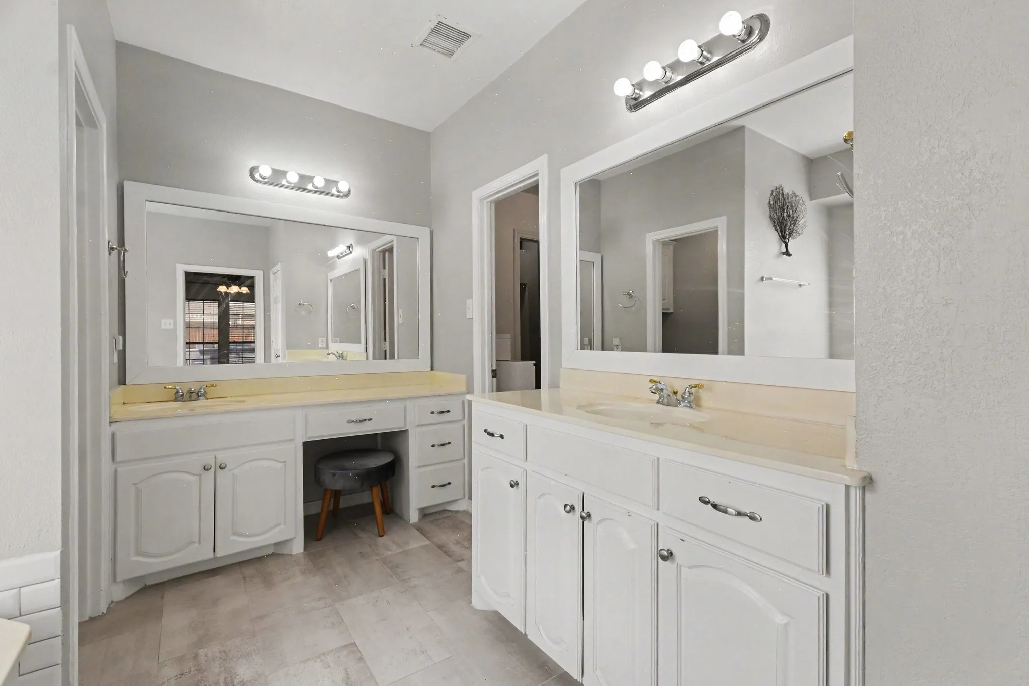Single Family Residence For Sale in Dallas County , 8006 Killarney Lane, Rowlett, Texas 75089, 5 Bedroom, 3 Bathroom, 2 Garage spaces, 3,094 Sqft, built in 1999, mls#21317586, Real Estate Agent in Rowlett, Homes For Sale in Dallas county, Homes For Sale in Rowlett, Realtor in Rowlett Texas, Real Estate Brokerage Independent Realty Texas, Luminita Cordes Realtor