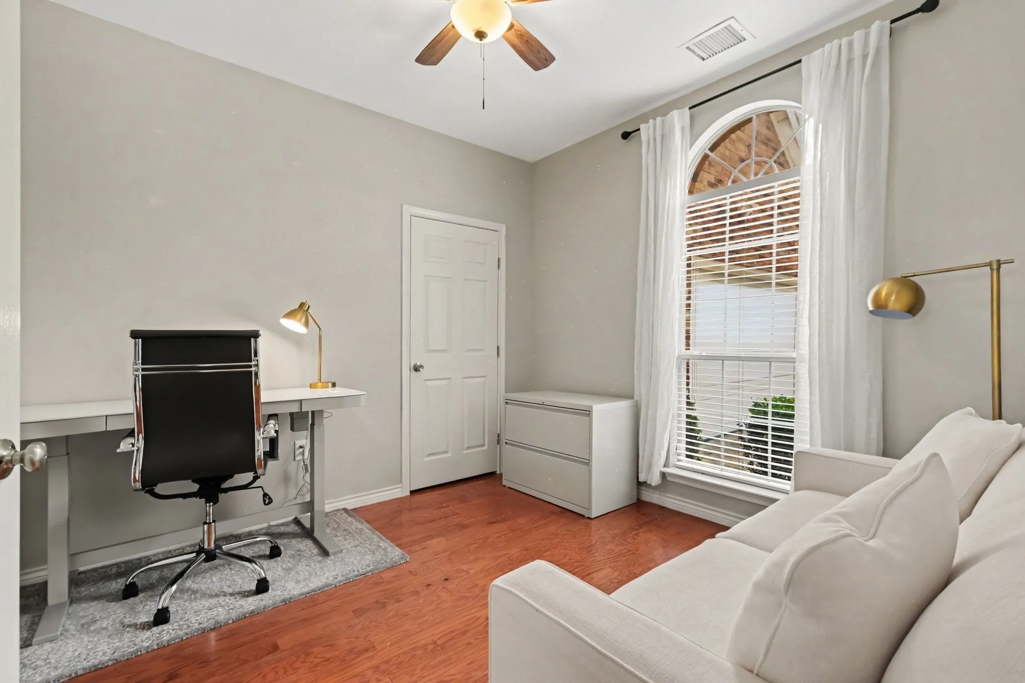 Single Family Residence For Sale in Dallas County , 8006 Killarney Lane, Rowlett, Texas 75089, 5 Bedroom, 3 Bathroom, 2 Garage spaces, 3,094 Sqft, built in 1999, mls#21317586, Real Estate Agent in Rowlett, Homes For Sale in Dallas county, Homes For Sale in Rowlett, Realtor in Rowlett Texas, Real Estate Brokerage Independent Realty Texas, Luminita Cordes Realtor