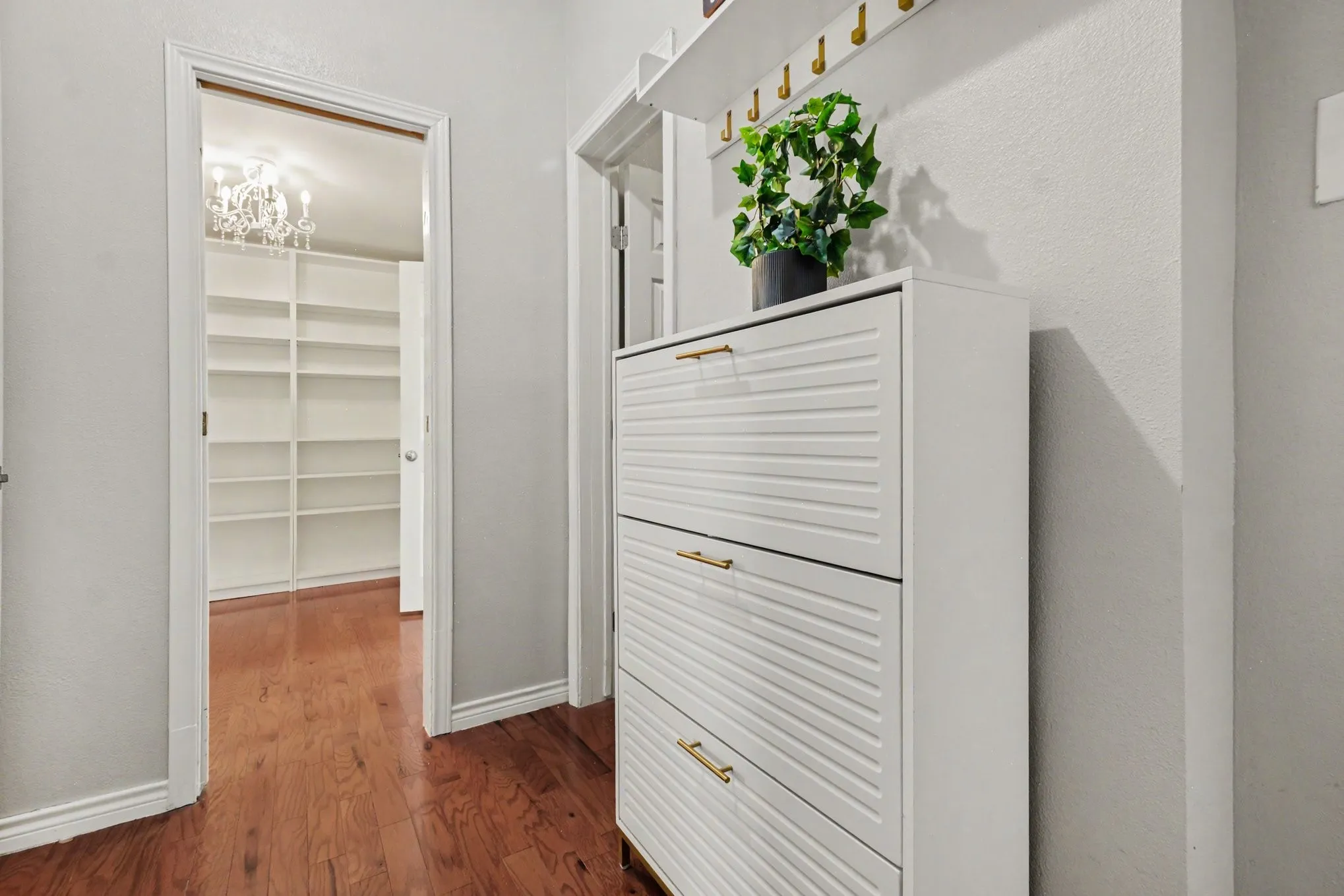 Single Family Residence For Sale in Dallas County , 8006 Killarney Lane, Rowlett, Texas 75089, 5 Bedroom, 3 Bathroom, 2 Garage spaces, 3,094 Sqft, built in 1999, mls#21317586, Real Estate Agent in Rowlett, Homes For Sale in Dallas county, Homes For Sale in Rowlett, Realtor in Rowlett Texas, Real Estate Brokerage Independent Realty Texas, Luminita Cordes Realtor