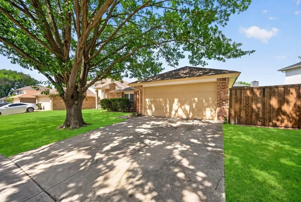 Single Family Residence For Sale in Tarrant County , 5310 Pocassett Drive, Arlington, Texas 76018, 3 Bedroom, 2 Bathroom, 2 Garage spaces, 1,535 Sqft, built in 1985, mls#21317557, Real Estate Agent in Arlington, Homes For Sale in Tarrant county, Homes For Sale in Arlington, Realtor in Arlington Texas, Real Estate Brokerage Independent Realty Texas, Luminita Cordes Realtor