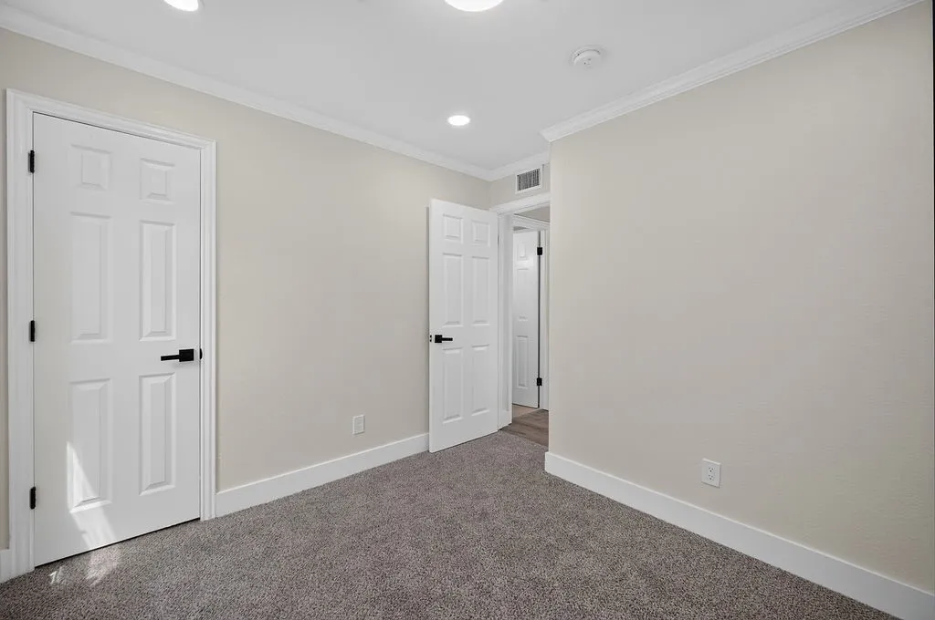Single Family Residence For Sale in Tarrant County , 5310 Pocassett Drive, Arlington, Texas 76018, 3 Bedroom, 2 Bathroom, 2 Garage spaces, 1,535 Sqft, built in 1985, mls#21317557, Real Estate Agent in Arlington, Homes For Sale in Tarrant county, Homes For Sale in Arlington, Realtor in Arlington Texas, Real Estate Brokerage Independent Realty Texas, Luminita Cordes Realtor