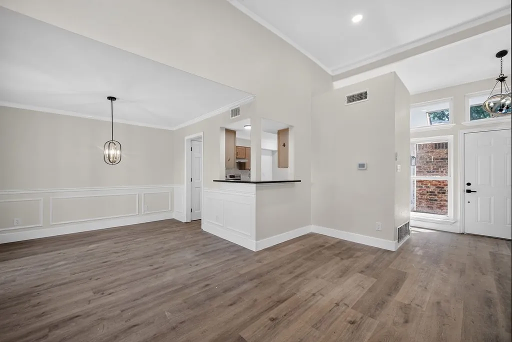 Single Family Residence For Sale in Tarrant County , 5310 Pocassett Drive, Arlington, Texas 76018, 3 Bedroom, 2 Bathroom, 2 Garage spaces, 1,535 Sqft, built in 1985, mls#21317557, Real Estate Agent in Arlington, Homes For Sale in Tarrant county, Homes For Sale in Arlington, Realtor in Arlington Texas, Real Estate Brokerage Independent Realty Texas, Luminita Cordes Realtor