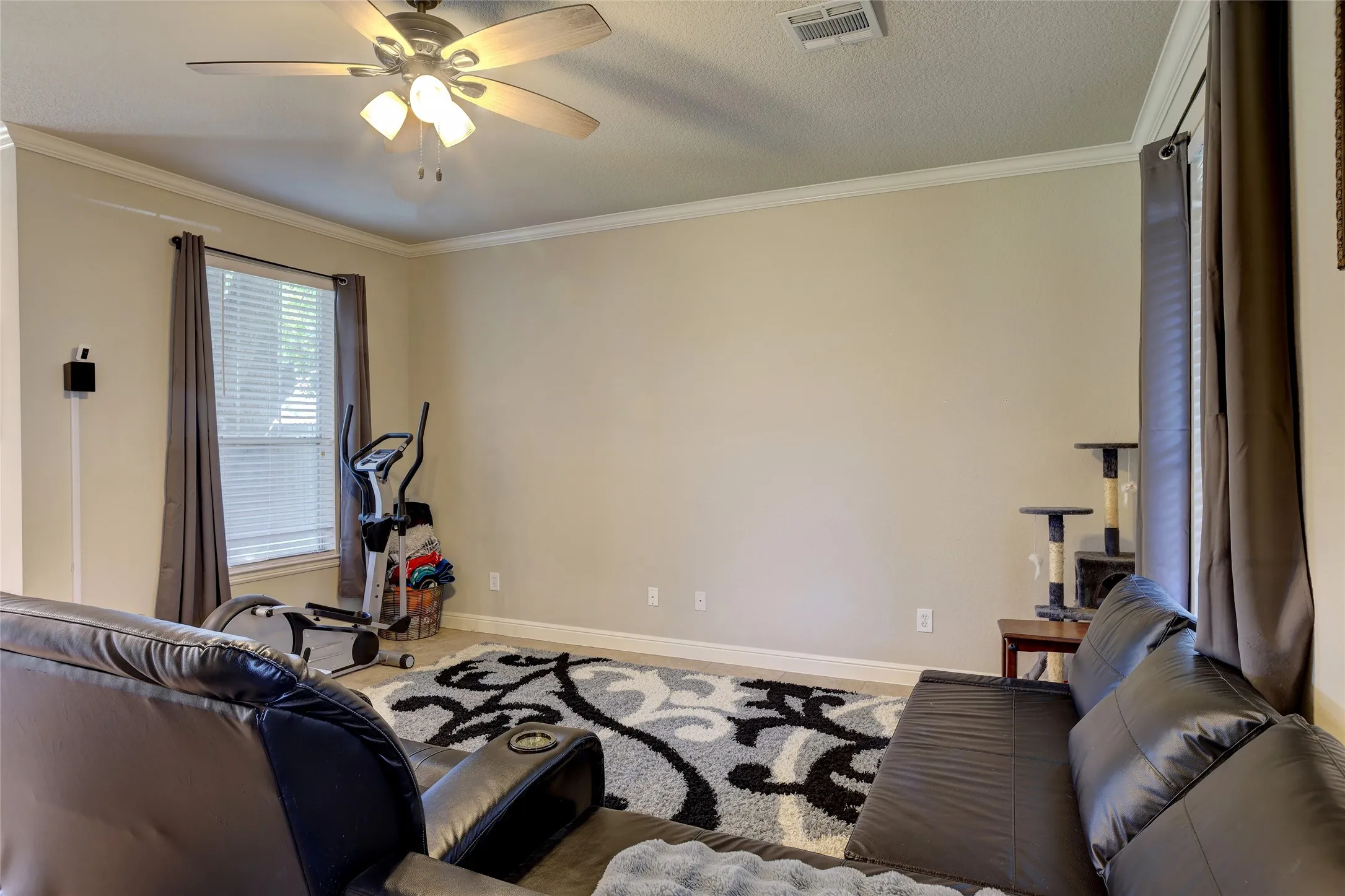 Single Family Residence For Sale in Grayson County , 751 N Sherman Avenue, Van Alstyne, Texas 75495, 3 Bedroom, 3 Bathroom, 1 Garage spaces, 1,696 Sqft, built in 2008, mls#21316294, Real Estate Agent in Van Alstyne, Homes For Sale in Grayson county, Homes For Sale in Van Alstyne, Realtor in Van Alstyne Texas, Real Estate Brokerage Independent Realty Texas, Luminita Cordes Realtor