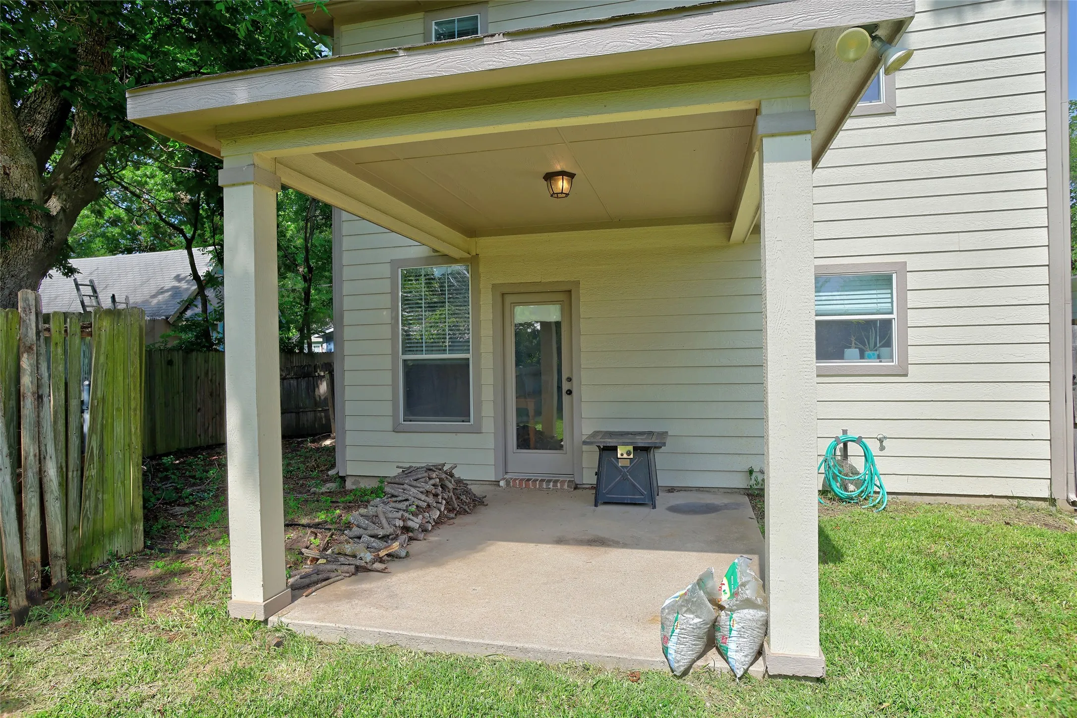 Single Family Residence For Sale in Grayson County , 751 N Sherman Avenue, Van Alstyne, Texas 75495, 3 Bedroom, 3 Bathroom, 1 Garage spaces, 1,696 Sqft, built in 2008, mls#21316294, Real Estate Agent in Van Alstyne, Homes For Sale in Grayson county, Homes For Sale in Van Alstyne, Realtor in Van Alstyne Texas, Real Estate Brokerage Independent Realty Texas, Luminita Cordes Realtor