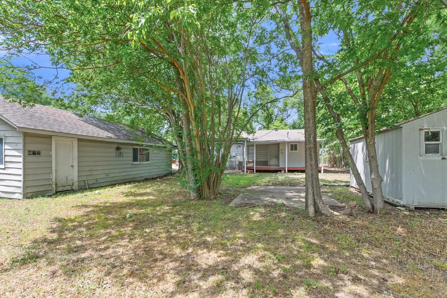 Single Family Residence For Sale in Dallas County , 1432 Meadowbrook Drive, Garland, Texas 75042, 3 Bedroom, 2 Bathroom, 2 Garage spaces, 1,246 Sqft, built in 1948, mls#21317493, Real Estate Agent in Garland, Homes For Sale in Dallas county, Homes For Sale in Garland, Realtor in Garland Texas, Real Estate Brokerage Independent Realty Texas, Luminita Cordes Realtor