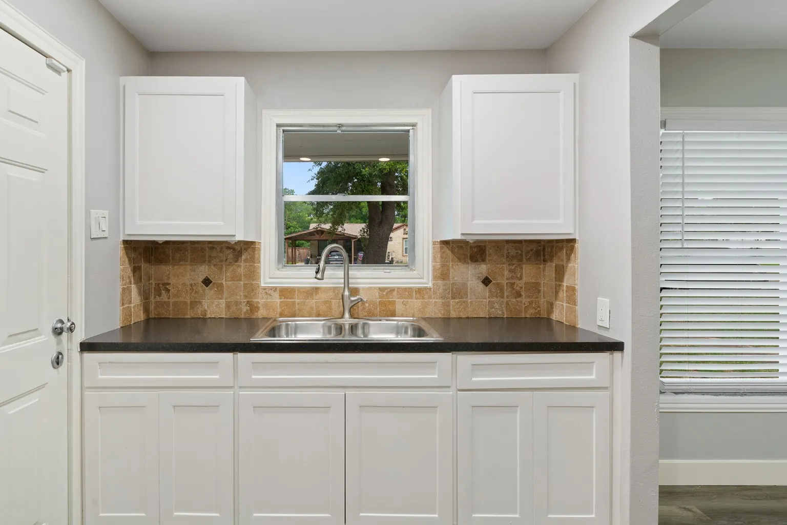 Single Family Residence For Sale in Dallas County , 1432 Meadowbrook Drive, Garland, Texas 75042, 3 Bedroom, 2 Bathroom, 2 Garage spaces, 1,246 Sqft, built in 1948, mls#21317493, Real Estate Agent in Garland, Homes For Sale in Dallas county, Homes For Sale in Garland, Realtor in Garland Texas, Real Estate Brokerage Independent Realty Texas, Luminita Cordes Realtor