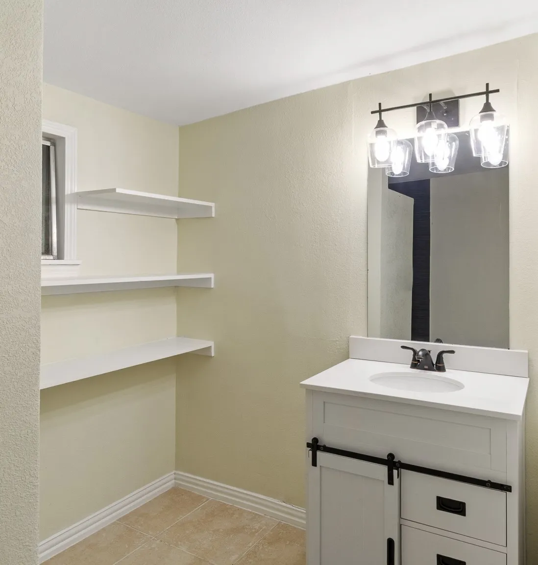 Single Family Residence For Sale in Dallas County , 1432 Meadowbrook Drive, Garland, Texas 75042, 3 Bedroom, 2 Bathroom, 2 Garage spaces, 1,246 Sqft, built in 1948, mls#21317493, Real Estate Agent in Garland, Homes For Sale in Dallas county, Homes For Sale in Garland, Realtor in Garland Texas, Real Estate Brokerage Independent Realty Texas, Luminita Cordes Realtor