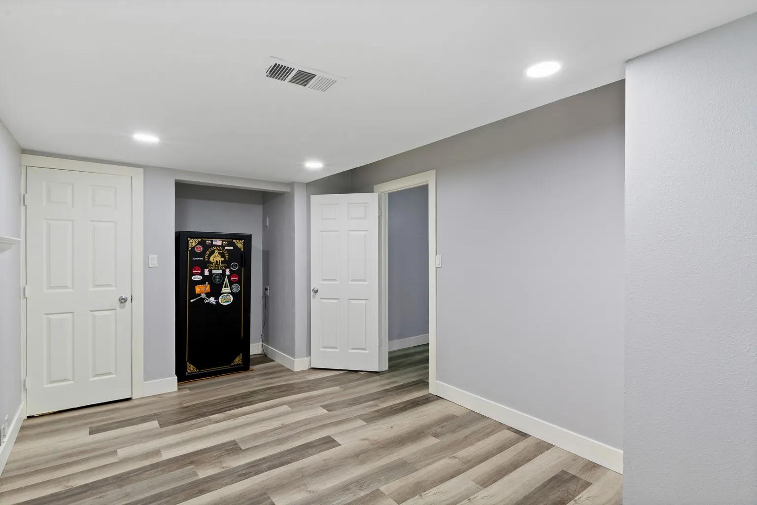 Single Family Residence For Sale in Dallas County , 1432 Meadowbrook Drive, Garland, Texas 75042, 3 Bedroom, 2 Bathroom, 2 Garage spaces, 1,246 Sqft, built in 1948, mls#21317493, Real Estate Agent in Garland, Homes For Sale in Dallas county, Homes For Sale in Garland, Realtor in Garland Texas, Real Estate Brokerage Independent Realty Texas, Luminita Cordes Realtor