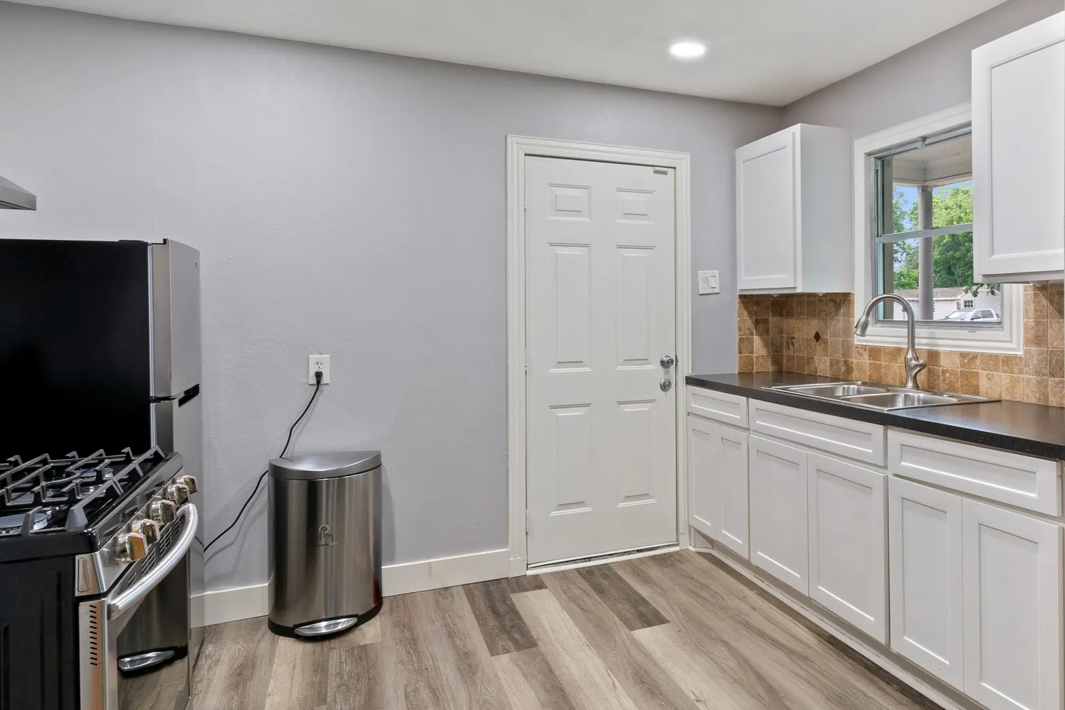 Single Family Residence For Sale in Dallas County , 1432 Meadowbrook Drive, Garland, Texas 75042, 3 Bedroom, 2 Bathroom, 2 Garage spaces, 1,246 Sqft, built in 1948, mls#21317493, Real Estate Agent in Garland, Homes For Sale in Dallas county, Homes For Sale in Garland, Realtor in Garland Texas, Real Estate Brokerage Independent Realty Texas, Luminita Cordes Realtor