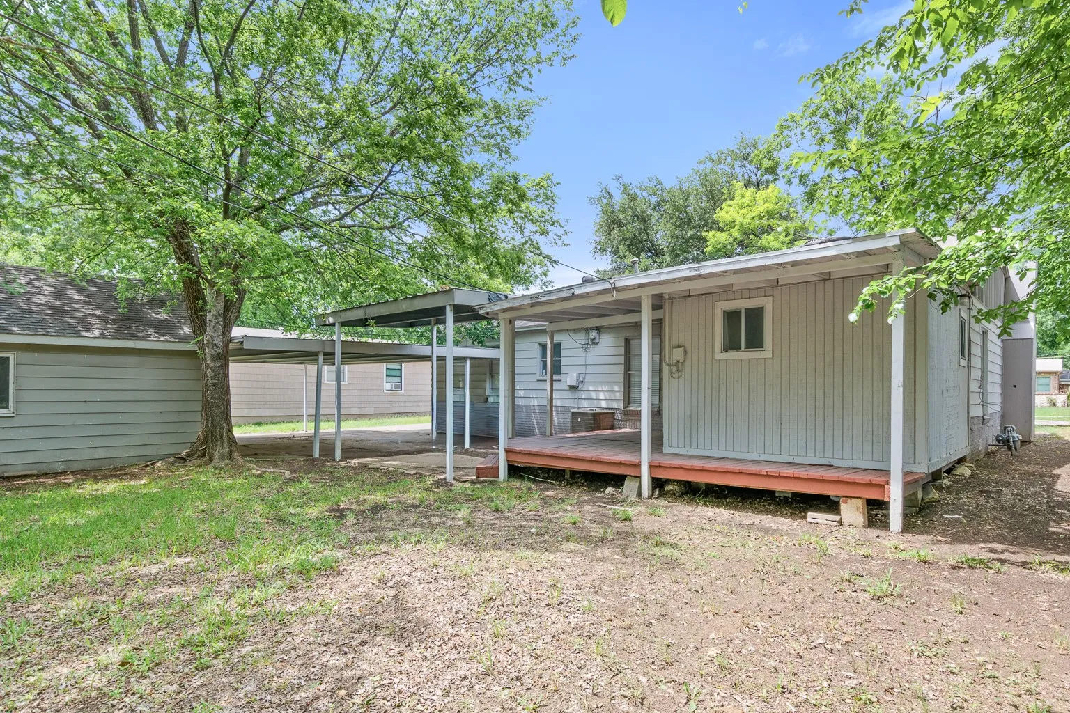 Single Family Residence For Sale in Dallas County , 1432 Meadowbrook Drive, Garland, Texas 75042, 3 Bedroom, 2 Bathroom, 2 Garage spaces, 1,246 Sqft, built in 1948, mls#21317493, Real Estate Agent in Garland, Homes For Sale in Dallas county, Homes For Sale in Garland, Realtor in Garland Texas, Real Estate Brokerage Independent Realty Texas, Luminita Cordes Realtor