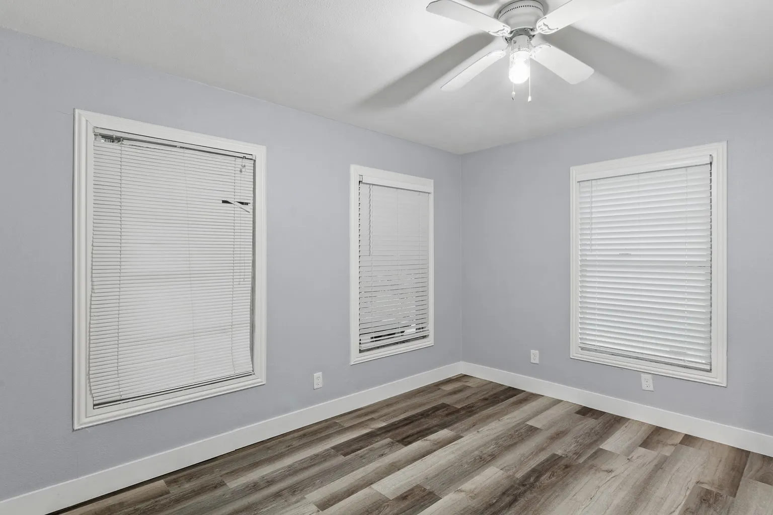 Single Family Residence For Sale in Dallas County , 1432 Meadowbrook Drive, Garland, Texas 75042, 3 Bedroom, 2 Bathroom, 2 Garage spaces, 1,246 Sqft, built in 1948, mls#21317493, Real Estate Agent in Garland, Homes For Sale in Dallas county, Homes For Sale in Garland, Realtor in Garland Texas, Real Estate Brokerage Independent Realty Texas, Luminita Cordes Realtor