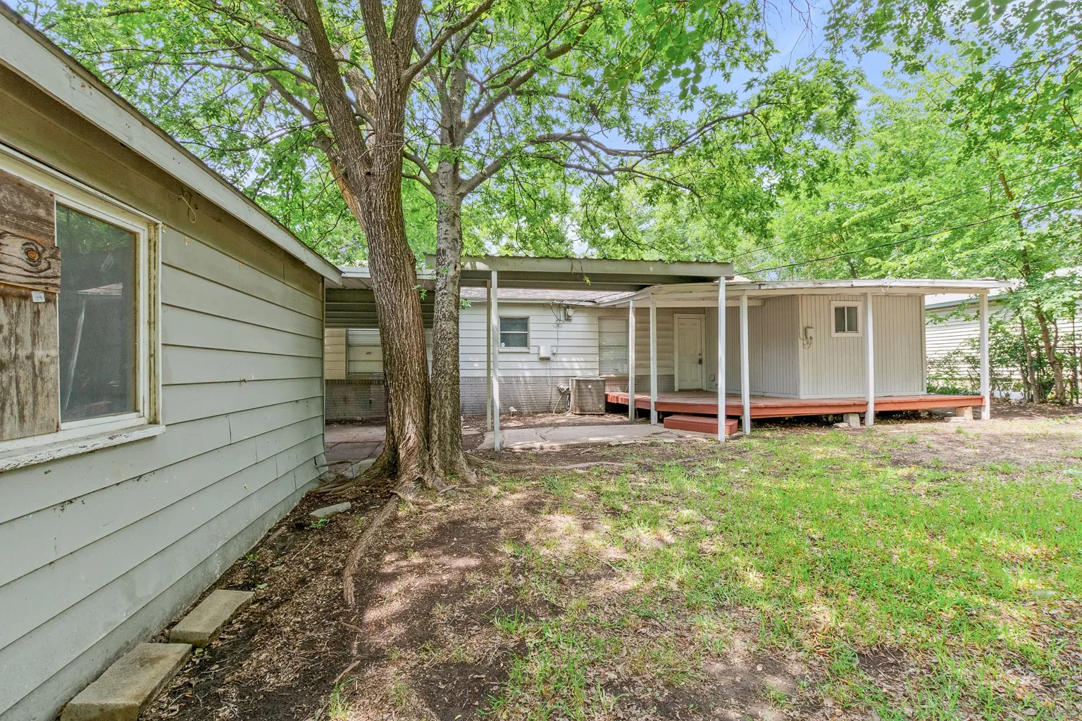 Single Family Residence For Sale in Dallas County , 1432 Meadowbrook Drive, Garland, Texas 75042, 3 Bedroom, 2 Bathroom, 2 Garage spaces, 1,246 Sqft, built in 1948, mls#21317493, Real Estate Agent in Garland, Homes For Sale in Dallas county, Homes For Sale in Garland, Realtor in Garland Texas, Real Estate Brokerage Independent Realty Texas, Luminita Cordes Realtor