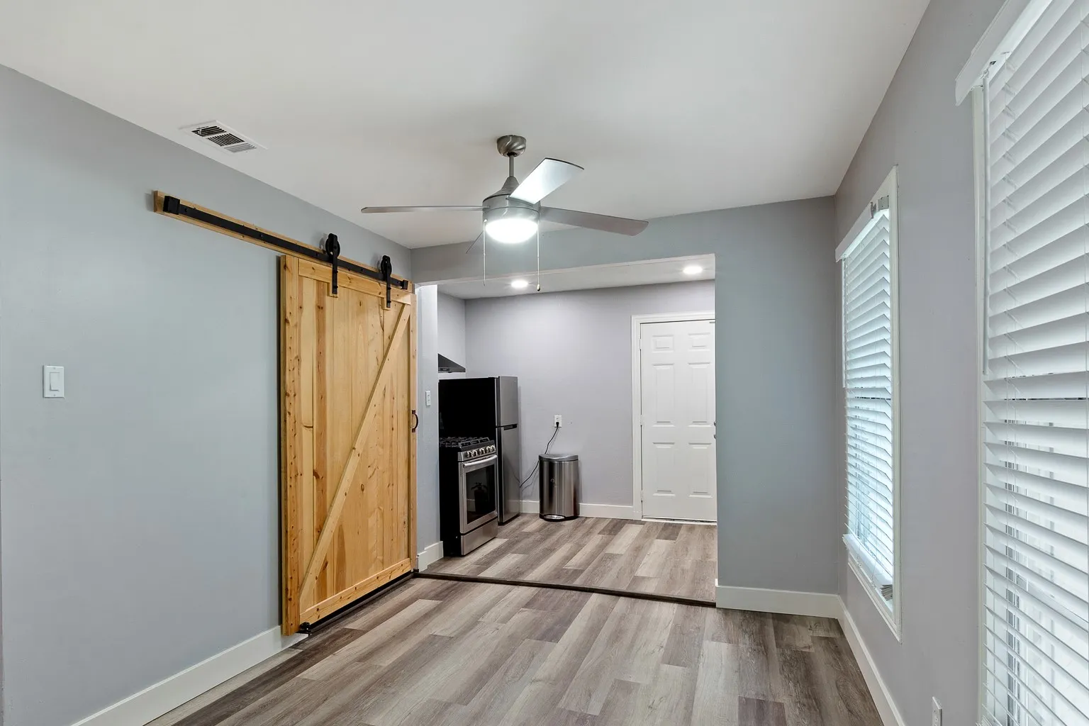 Single Family Residence For Sale in Dallas County , 1432 Meadowbrook Drive, Garland, Texas 75042, 3 Bedroom, 2 Bathroom, 2 Garage spaces, 1,246 Sqft, built in 1948, mls#21317493, Real Estate Agent in Garland, Homes For Sale in Dallas county, Homes For Sale in Garland, Realtor in Garland Texas, Real Estate Brokerage Independent Realty Texas, Luminita Cordes Realtor