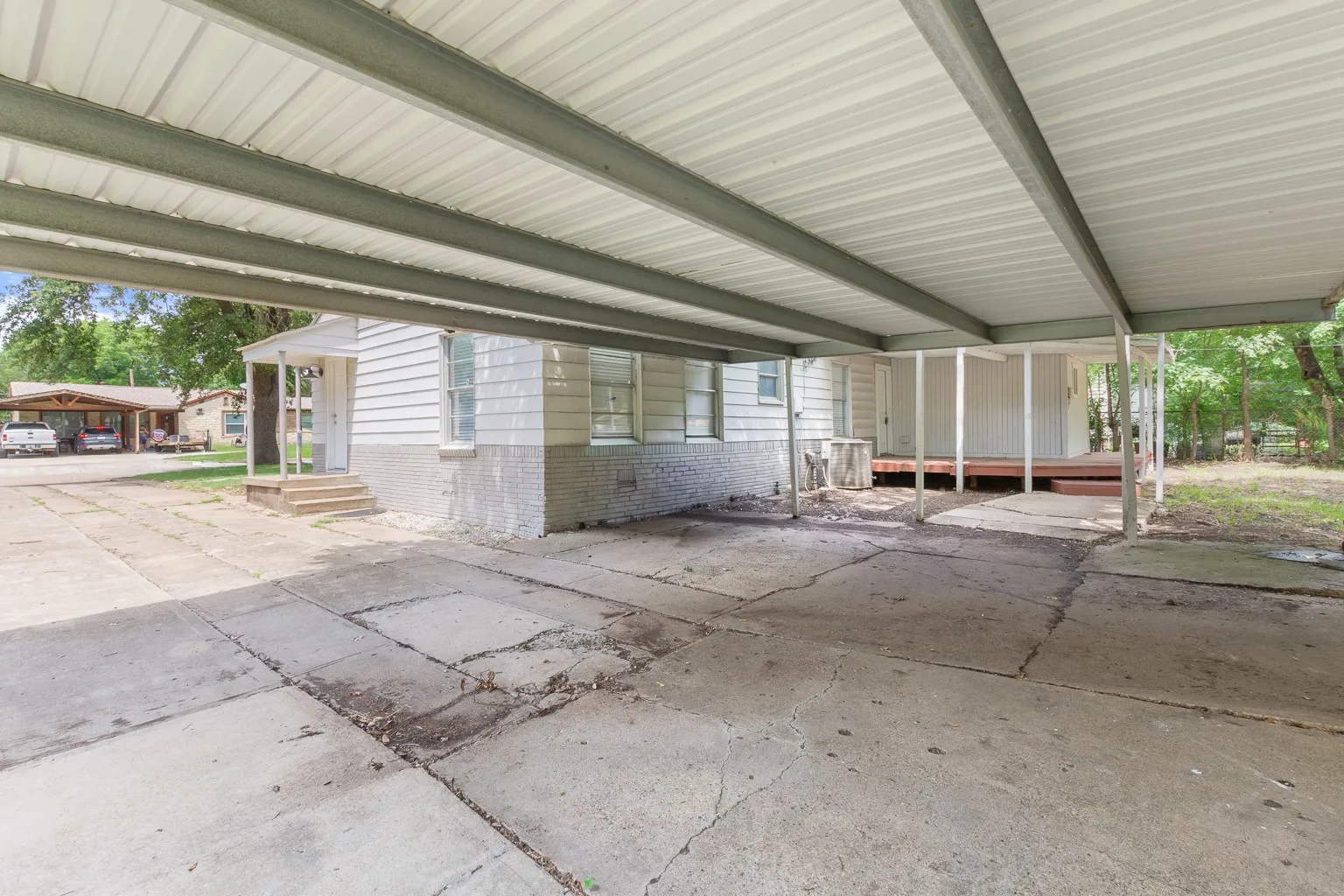Single Family Residence For Sale in Dallas County , 1432 Meadowbrook Drive, Garland, Texas 75042, 3 Bedroom, 2 Bathroom, 2 Garage spaces, 1,246 Sqft, built in 1948, mls#21317493, Real Estate Agent in Garland, Homes For Sale in Dallas county, Homes For Sale in Garland, Realtor in Garland Texas, Real Estate Brokerage Independent Realty Texas, Luminita Cordes Realtor