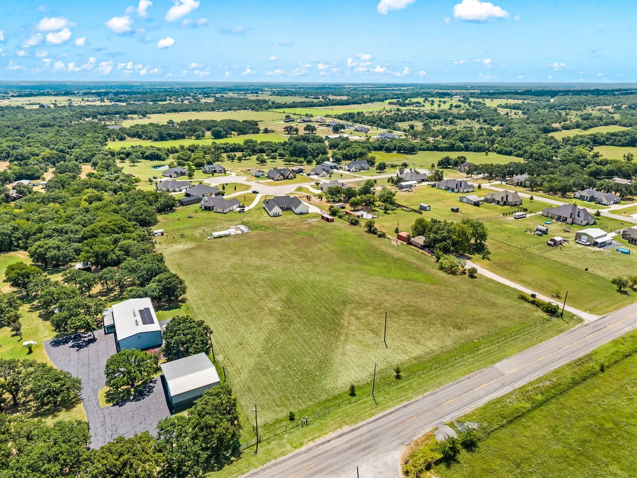 Single Family Residence For Sale in Wise County , 151 Lakota Drive, Bridgeport, Texas 76426, 4 Bedroom, 5 Bathroom, 3 Garage spaces, 3,620 Sqft, built in 2022, mls#21316328, Real Estate Agent in Bridgeport, Homes For Sale in Wise county, Homes For Sale in Bridgeport, Realtor in Bridgeport Texas, Real Estate Brokerage Independent Realty Texas, Luminita Cordes Realtor