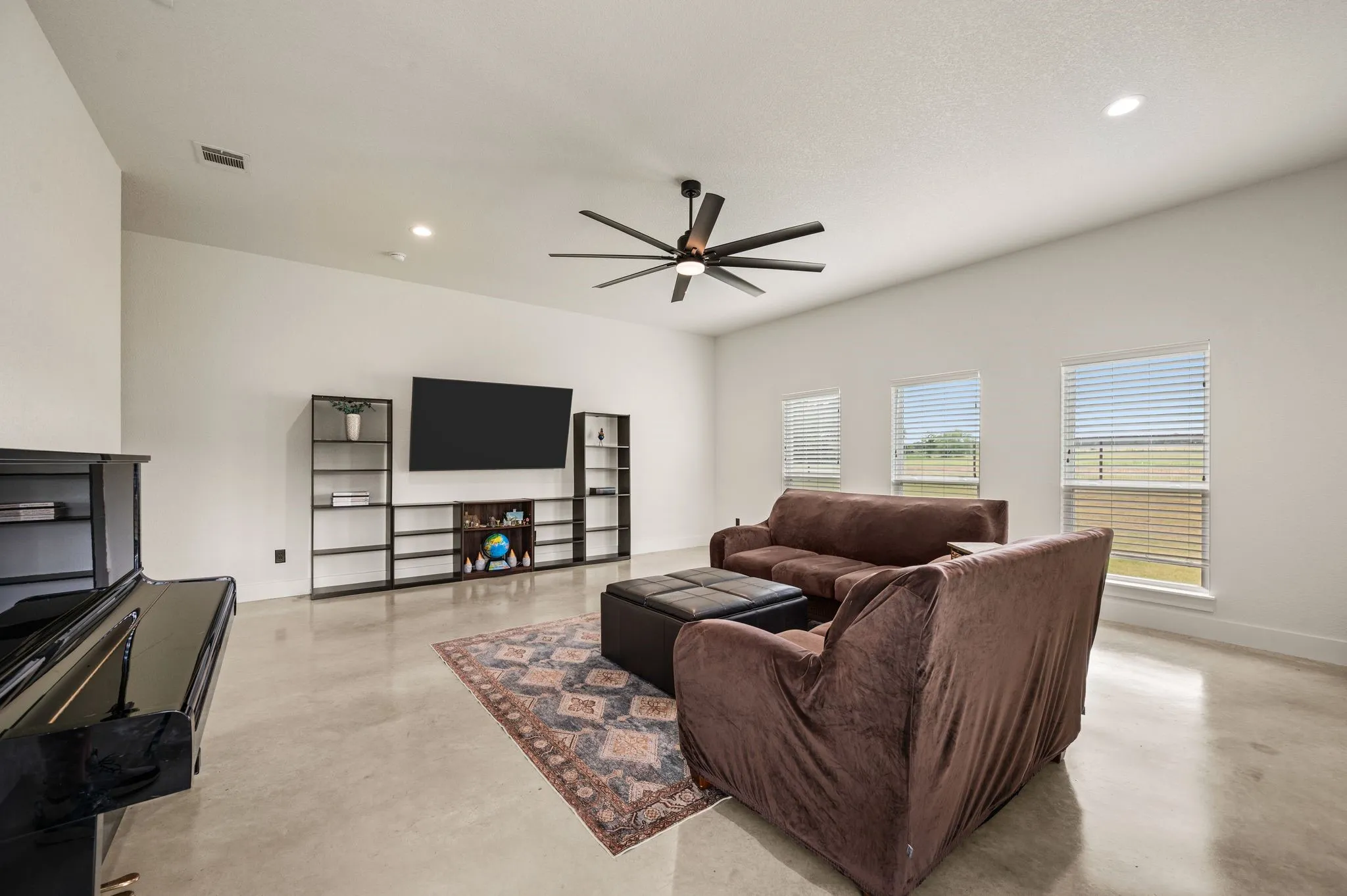 Single Family Residence For Sale in Wise County , 151 Lakota Drive, Bridgeport, Texas 76426, 4 Bedroom, 5 Bathroom, 3 Garage spaces, 3,620 Sqft, built in 2022, mls#21316328, Real Estate Agent in Bridgeport, Homes For Sale in Wise county, Homes For Sale in Bridgeport, Realtor in Bridgeport Texas, Real Estate Brokerage Independent Realty Texas, Luminita Cordes Realtor