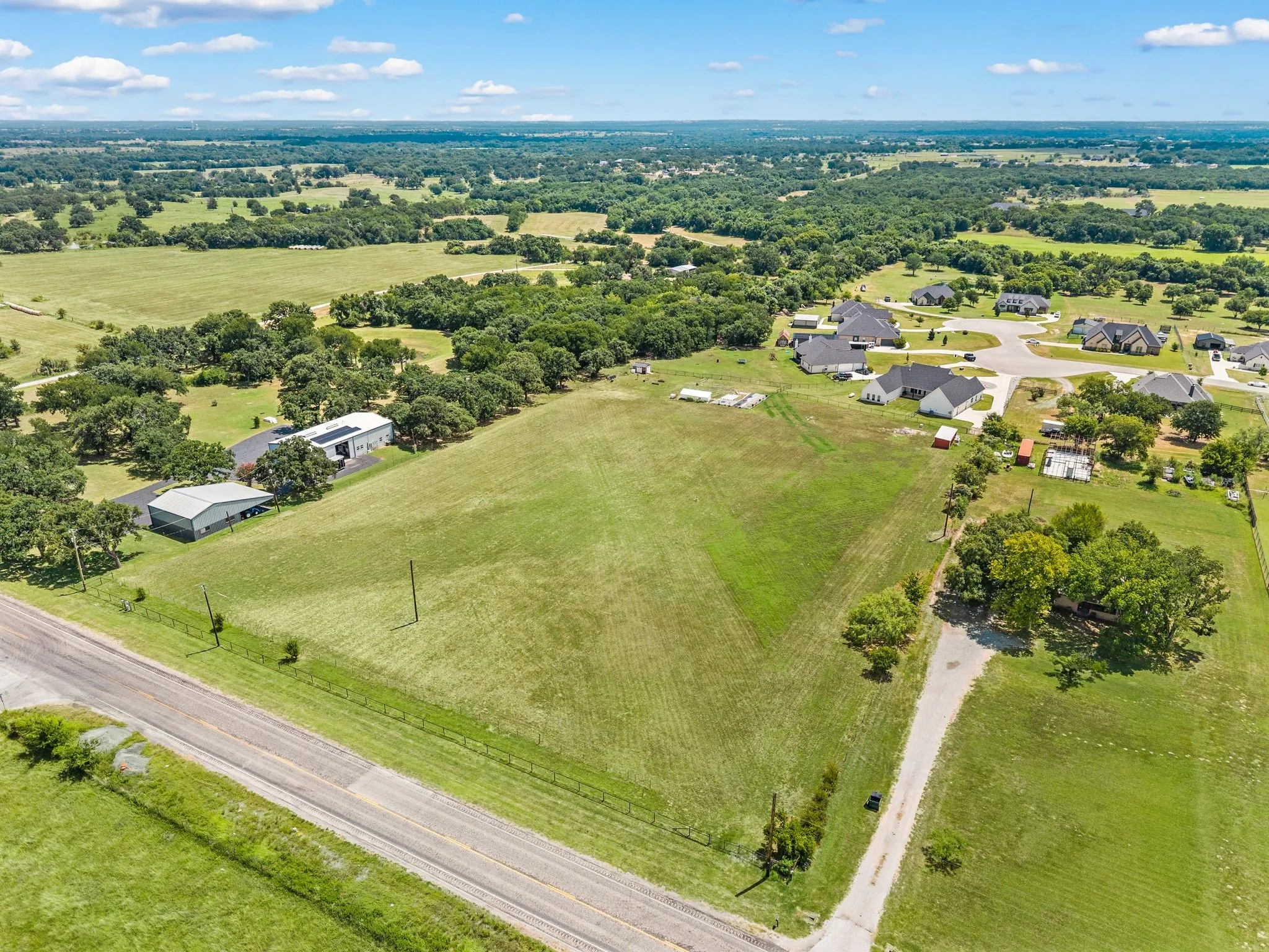 Single Family Residence For Sale in Wise County , 151 Lakota Drive, Bridgeport, Texas 76426, 4 Bedroom, 5 Bathroom, 3 Garage spaces, 3,620 Sqft, built in 2022, mls#21316328, Real Estate Agent in Bridgeport, Homes For Sale in Wise county, Homes For Sale in Bridgeport, Realtor in Bridgeport Texas, Real Estate Brokerage Independent Realty Texas, Luminita Cordes Realtor