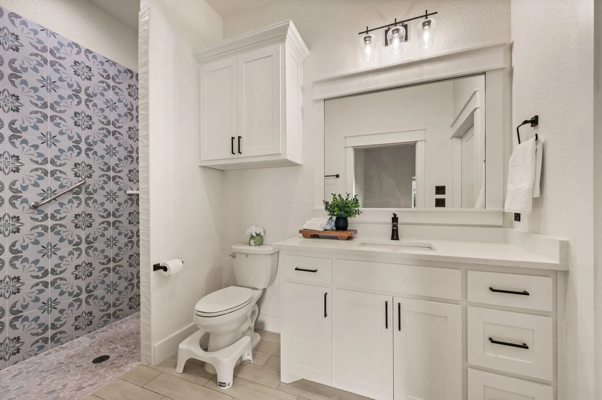 ALL three bedrooms have similar full baths
