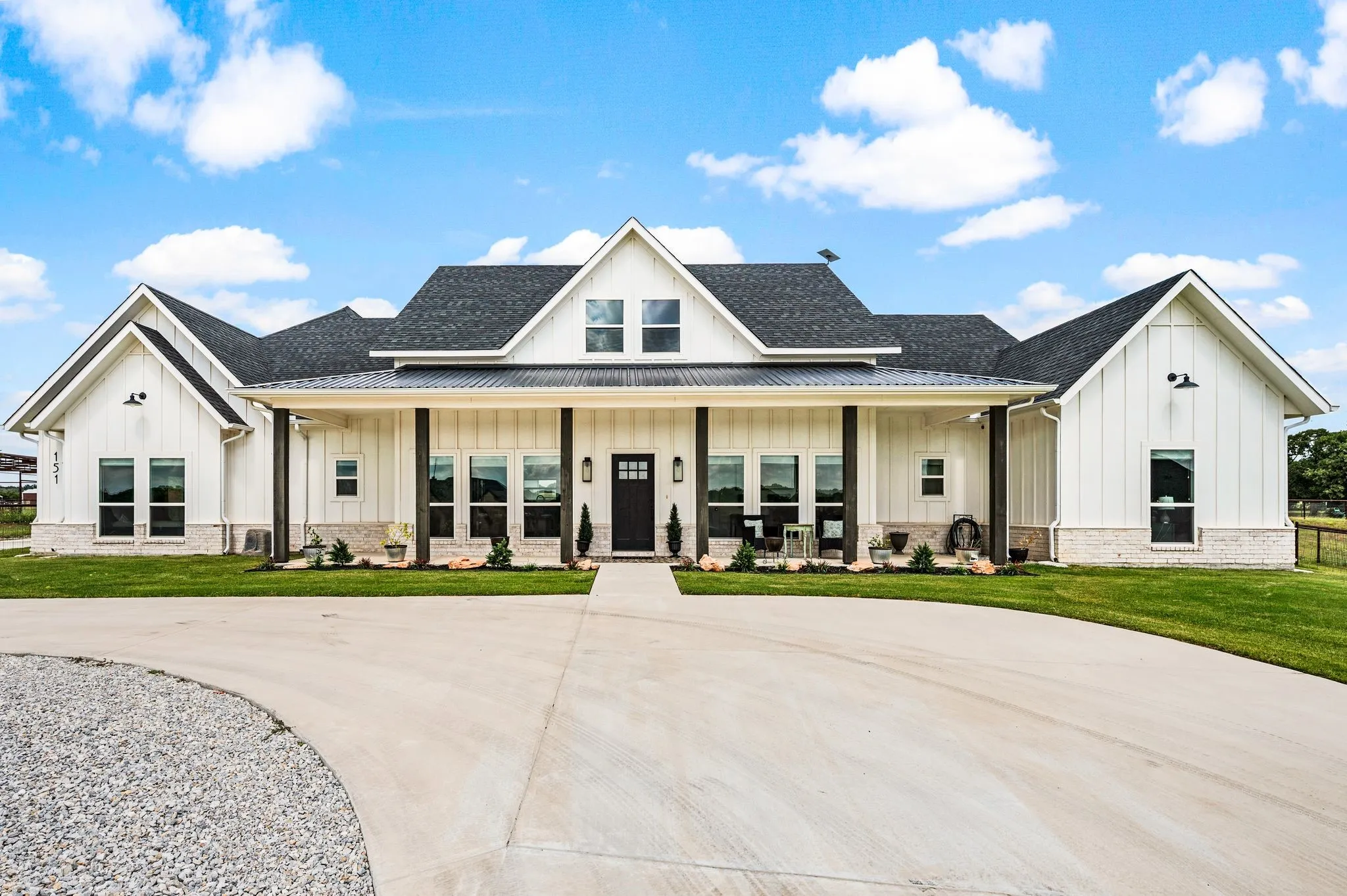 Single Family Residence For Sale in Wise County , 151 Lakota Drive, Bridgeport, Texas 76426, 4 Bedroom, 5 Bathroom, 3 Garage spaces, 3,620 Sqft, built in 2022, mls#21316328, Real Estate Agent in Bridgeport, Homes For Sale in Wise county, Homes For Sale in Bridgeport, Realtor in Bridgeport Texas, Real Estate Brokerage Independent Realty Texas, Luminita Cordes Realtor