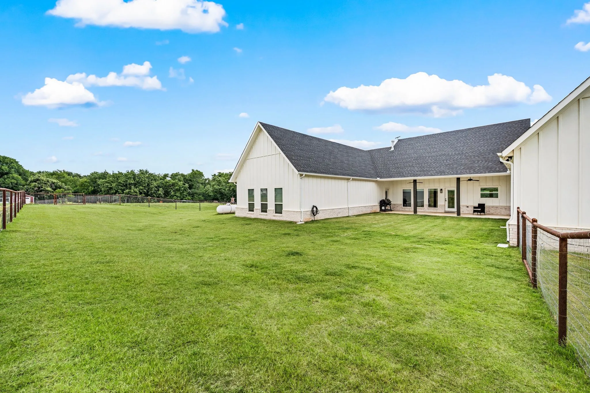 Single Family Residence For Sale in Wise County , 151 Lakota Drive, Bridgeport, Texas 76426, 4 Bedroom, 5 Bathroom, 3 Garage spaces, 3,620 Sqft, built in 2022, mls#21316328, Real Estate Agent in Bridgeport, Homes For Sale in Wise county, Homes For Sale in Bridgeport, Realtor in Bridgeport Texas, Real Estate Brokerage Independent Realty Texas, Luminita Cordes Realtor