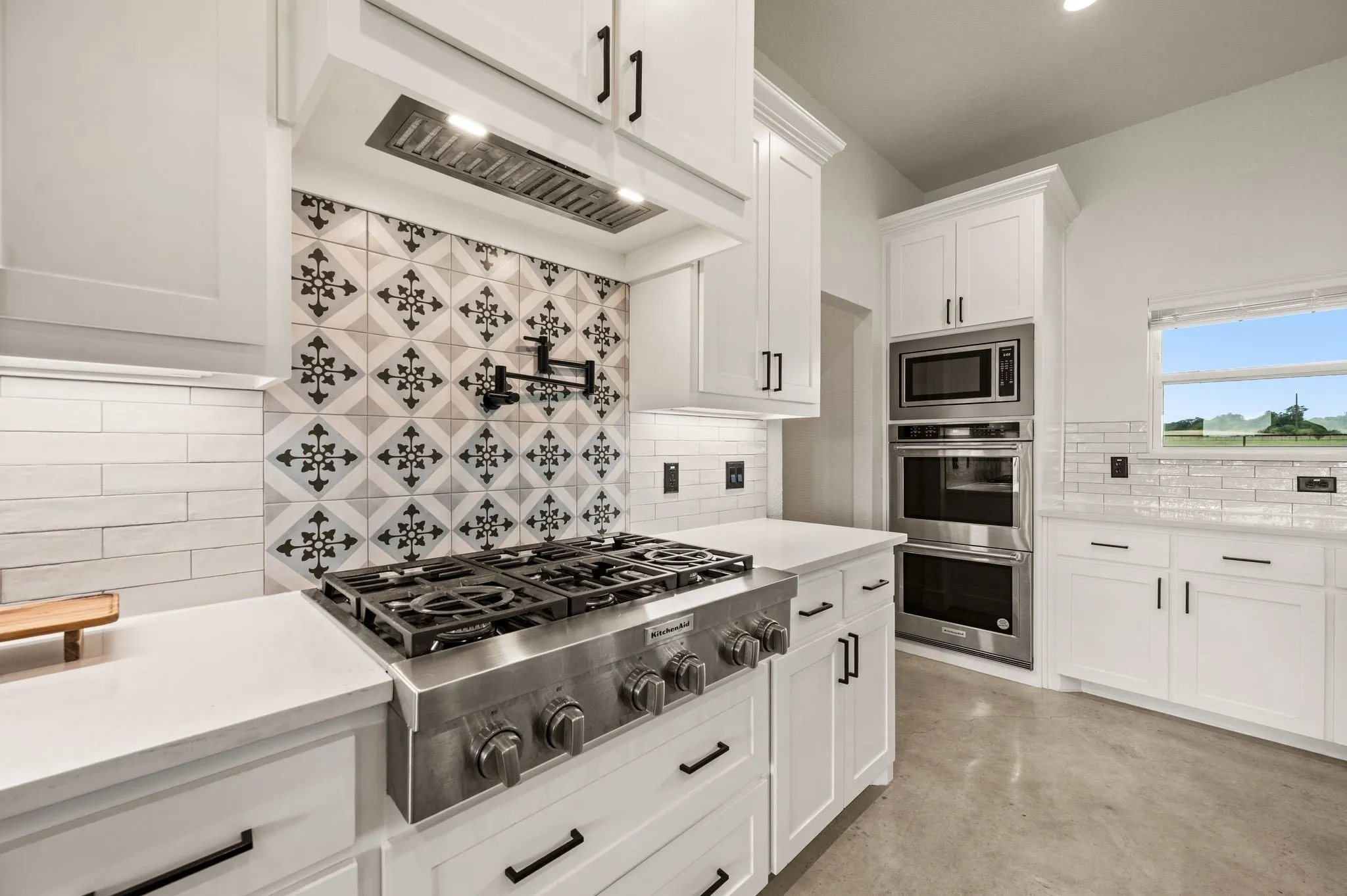 Single Family Residence For Sale in Wise County , 151 Lakota Drive, Bridgeport, Texas 76426, 4 Bedroom, 5 Bathroom, 3 Garage spaces, 3,620 Sqft, built in 2022, mls#21316328, Real Estate Agent in Bridgeport, Homes For Sale in Wise county, Homes For Sale in Bridgeport, Realtor in Bridgeport Texas, Real Estate Brokerage Independent Realty Texas, Luminita Cordes Realtor