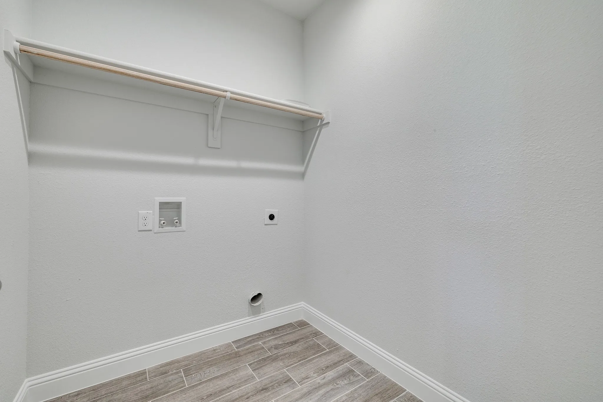 Single Family Residence For Rent in Johnson County , 1216 Blanco Trail, Mansfield, Texas 76063, 4 Bedroom, 3 Bathroom, 2 Garage spaces, 3,201 Sqft, built in 2022, mls#21317615, Real Estate Agent in Mansfield, Homes For Rent in Johnson county, Homes For Rent in Mansfield, Realtor in Mansfield Texas, Real Estate Brokerage Independent Realty Texas, Luminita Cordes Realtor