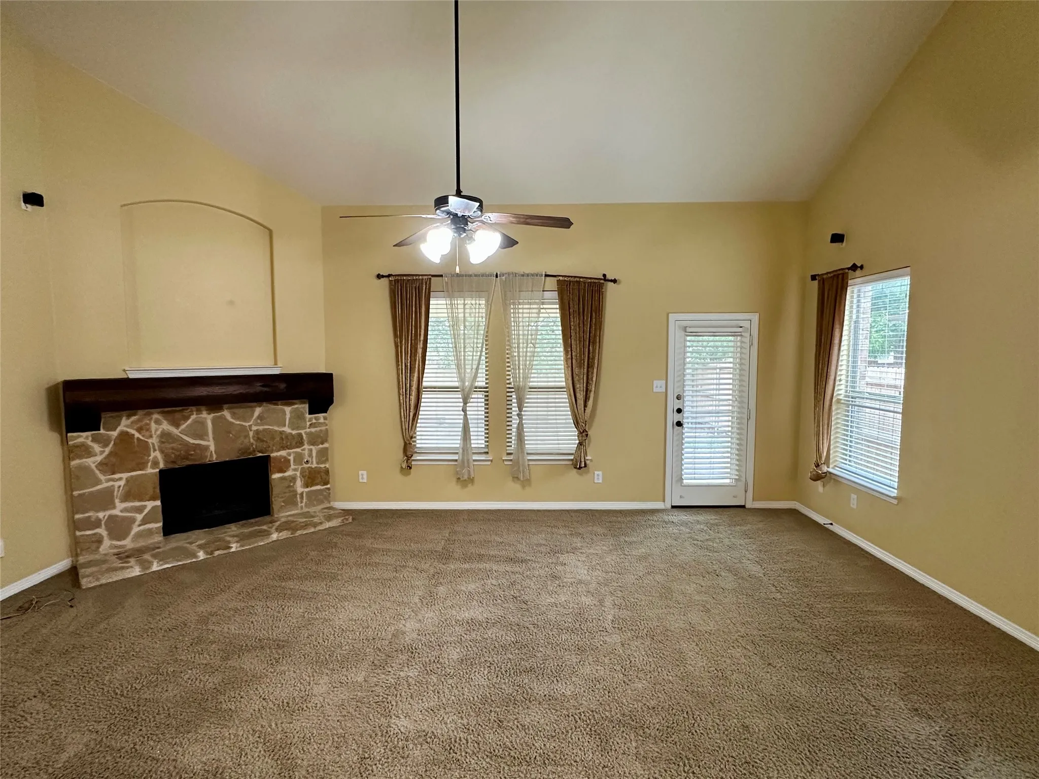 Single Family Residence For Rent in Denton County , 401 Bluefinch Drive, Little Elm, Texas 75068, 4 Bedroom, 3 Bathroom, 2 Garage spaces, 2,515 Sqft, built in 2011, mls#21316134, Real Estate Agent in Little Elm, Homes For Rent in Denton county, Homes For Rent in Little Elm, Realtor in Little Elm Texas, Real Estate Brokerage Independent Realty Texas, Luminita Cordes Realtor