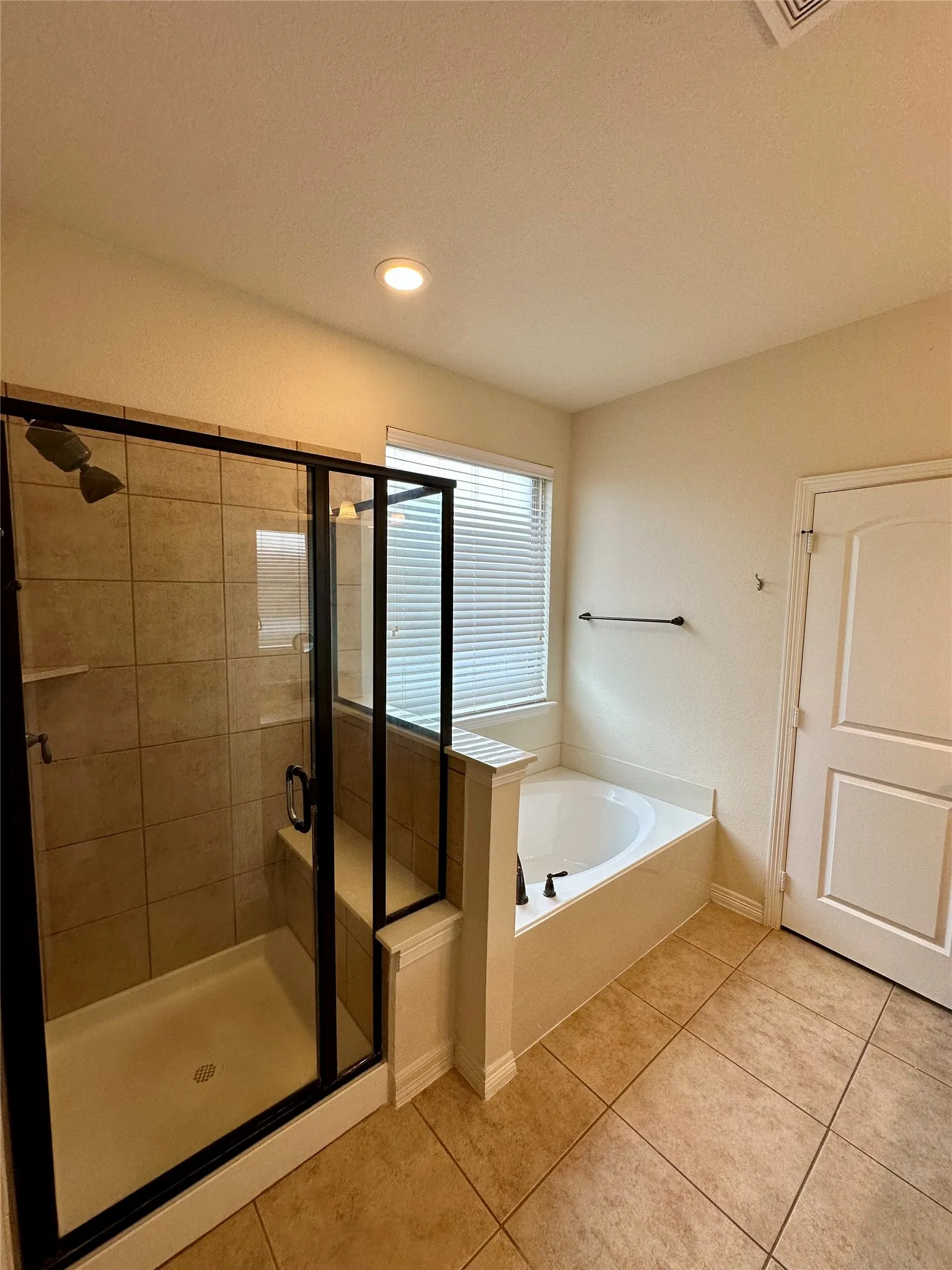 Single Family Residence For Rent in Denton County , 401 Bluefinch Drive, Little Elm, Texas 75068, 4 Bedroom, 3 Bathroom, 2 Garage spaces, 2,515 Sqft, built in 2011, mls#21316134, Real Estate Agent in Little Elm, Homes For Rent in Denton county, Homes For Rent in Little Elm, Realtor in Little Elm Texas, Real Estate Brokerage Independent Realty Texas, Luminita Cordes Realtor