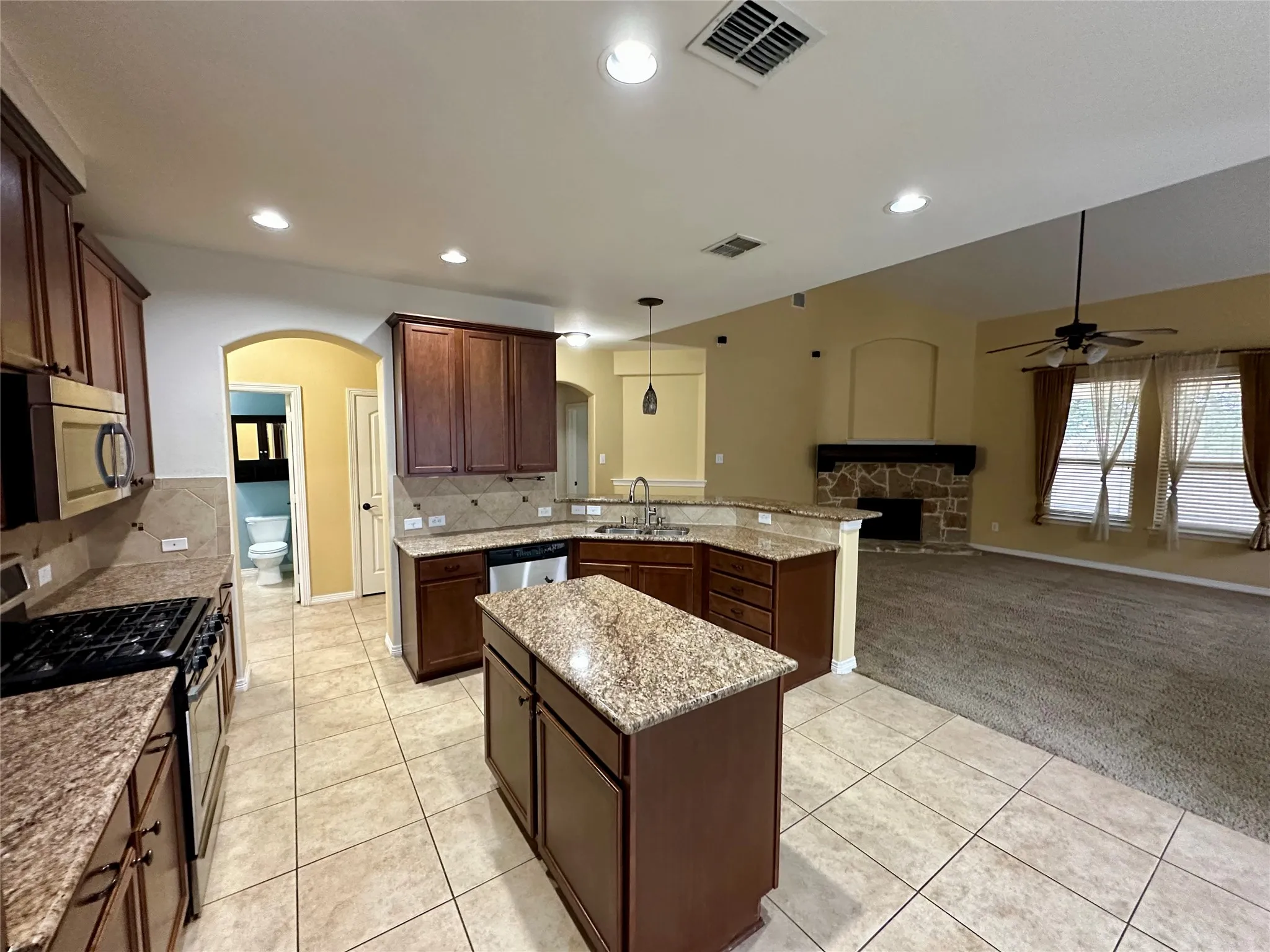 Single Family Residence For Rent in Denton County , 401 Bluefinch Drive, Little Elm, Texas 75068, 4 Bedroom, 3 Bathroom, 2 Garage spaces, 2,515 Sqft, built in 2011, mls#21316134, Real Estate Agent in Little Elm, Homes For Rent in Denton county, Homes For Rent in Little Elm, Realtor in Little Elm Texas, Real Estate Brokerage Independent Realty Texas, Luminita Cordes Realtor