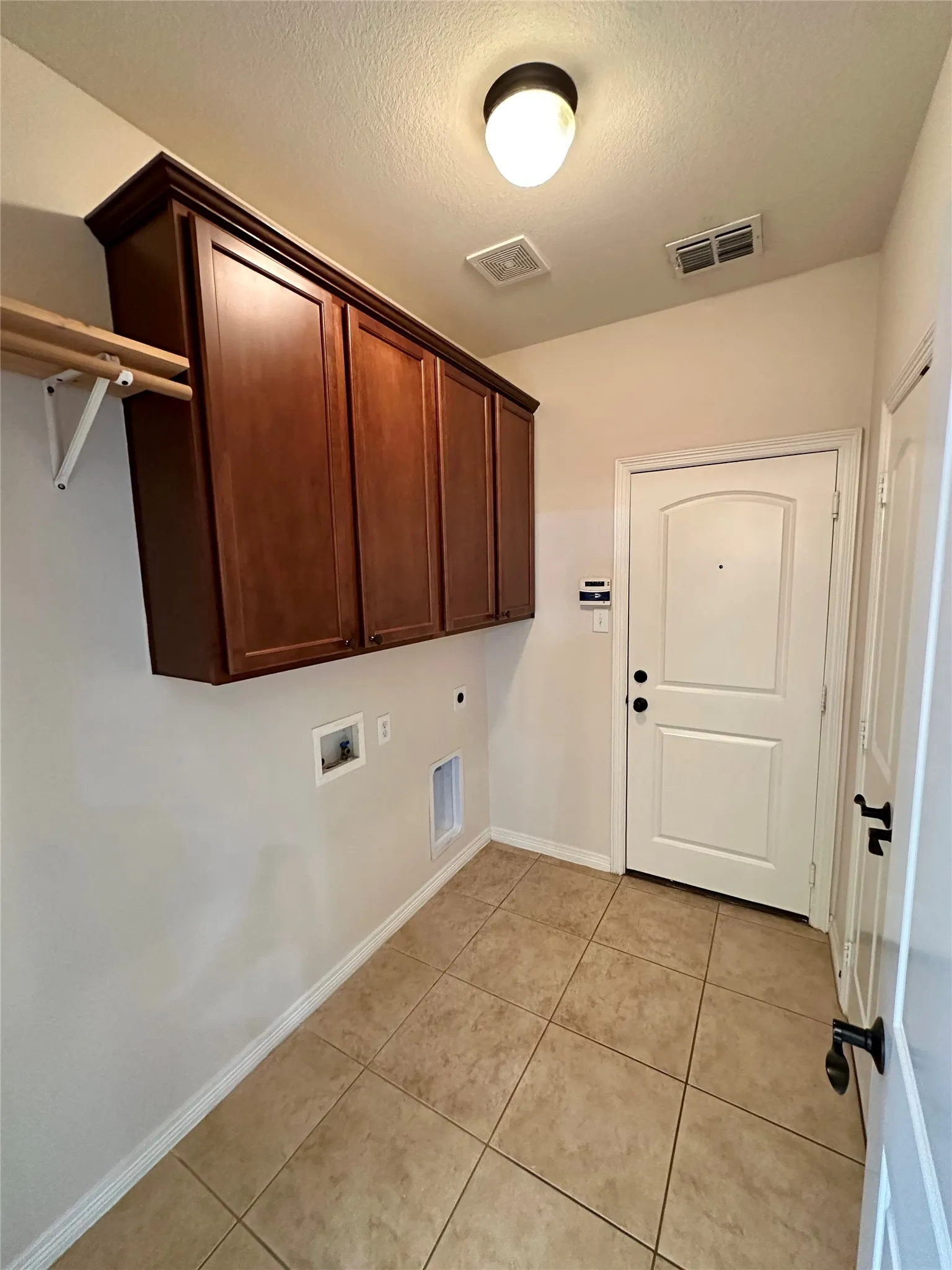 Single Family Residence For Rent in Denton County , 401 Bluefinch Drive, Little Elm, Texas 75068, 4 Bedroom, 3 Bathroom, 2 Garage spaces, 2,515 Sqft, built in 2011, mls#21316134, Real Estate Agent in Little Elm, Homes For Rent in Denton county, Homes For Rent in Little Elm, Realtor in Little Elm Texas, Real Estate Brokerage Independent Realty Texas, Luminita Cordes Realtor