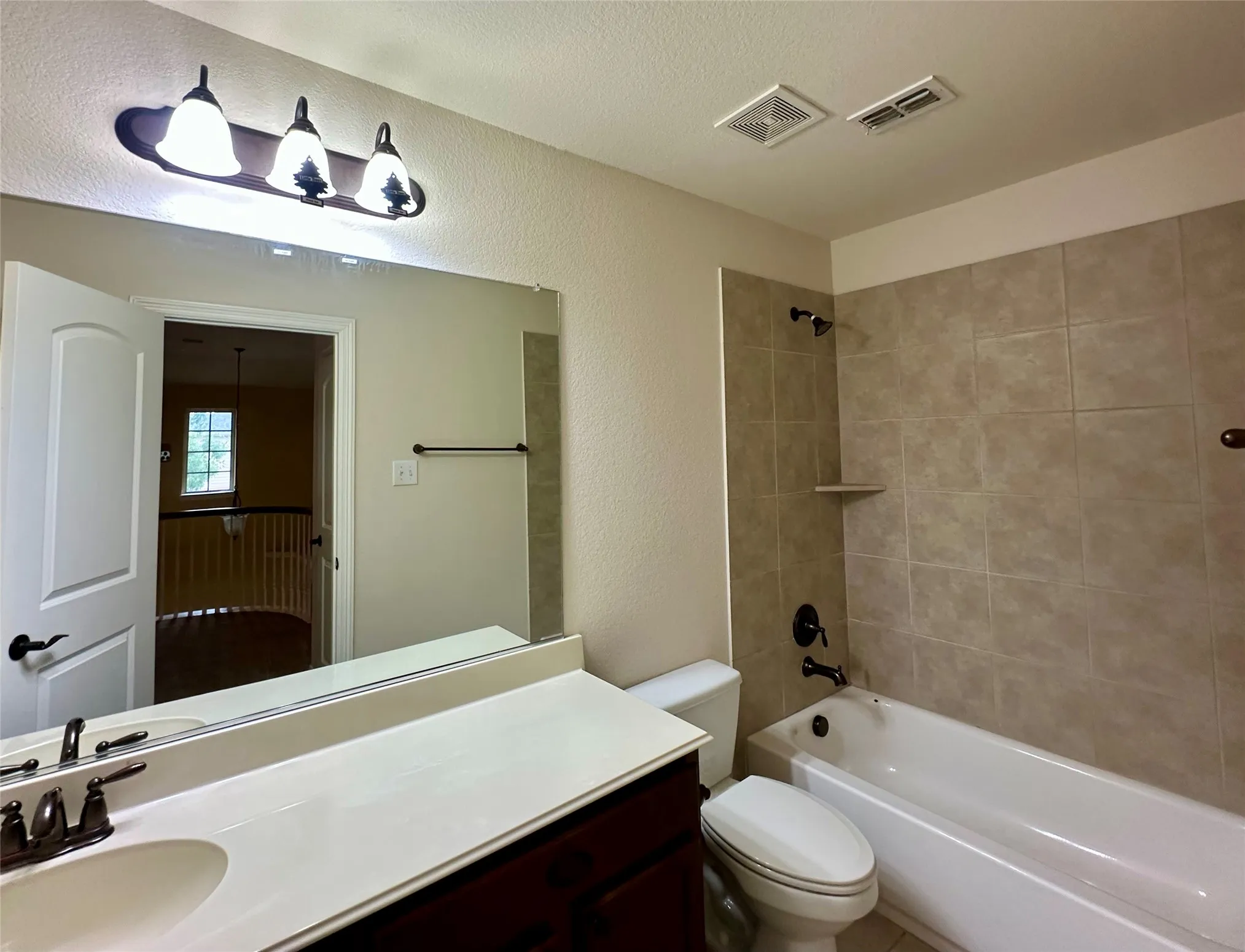 Full-bath upstairs