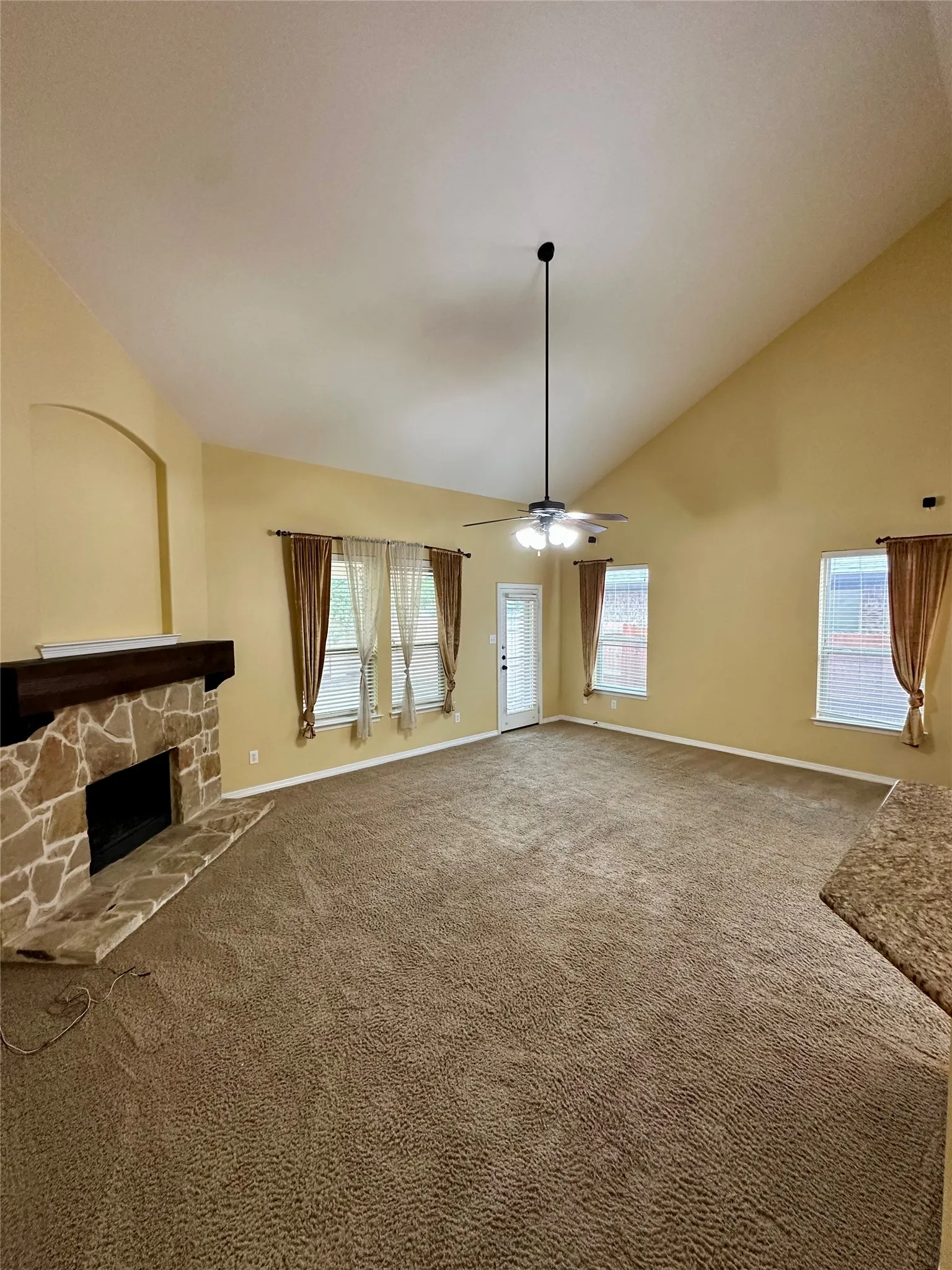 Single Family Residence For Rent in Denton County , 401 Bluefinch Drive, Little Elm, Texas 75068, 4 Bedroom, 3 Bathroom, 2 Garage spaces, 2,515 Sqft, built in 2011, mls#21316134, Real Estate Agent in Little Elm, Homes For Rent in Denton county, Homes For Rent in Little Elm, Realtor in Little Elm Texas, Real Estate Brokerage Independent Realty Texas, Luminita Cordes Realtor