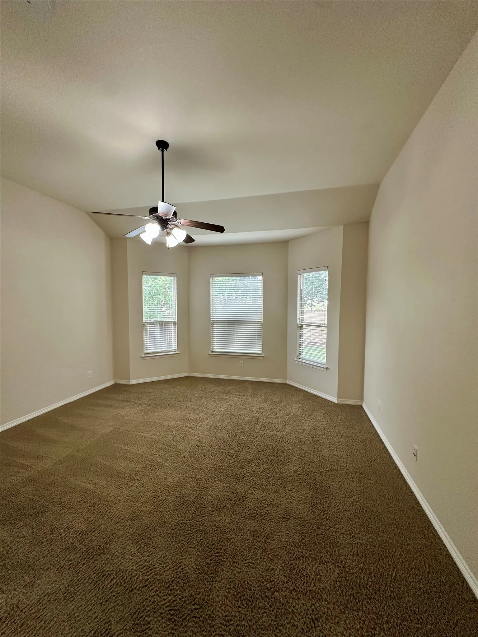 Single Family Residence For Rent in Denton County , 401 Bluefinch Drive, Little Elm, Texas 75068, 4 Bedroom, 3 Bathroom, 2 Garage spaces, 2,515 Sqft, built in 2011, mls#21316134, Real Estate Agent in Little Elm, Homes For Rent in Denton county, Homes For Rent in Little Elm, Realtor in Little Elm Texas, Real Estate Brokerage Independent Realty Texas, Luminita Cordes Realtor