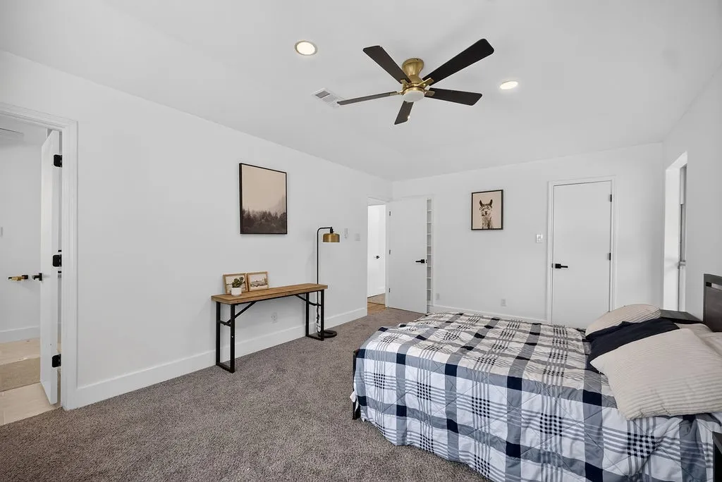 Single Family Residence For Sale in Tarrant County , 401 Myrtle Drive, Arlington, Texas 76018, 3 Bedroom, 2 Bathroom, 2 Garage spaces, 1,389 Sqft, built in 1984, mls#21317620, Real Estate Agent in Arlington, Homes For Sale in Tarrant county, Homes For Sale in Arlington, Realtor in Arlington Texas, Real Estate Brokerage Independent Realty Texas, Luminita Cordes Realtor