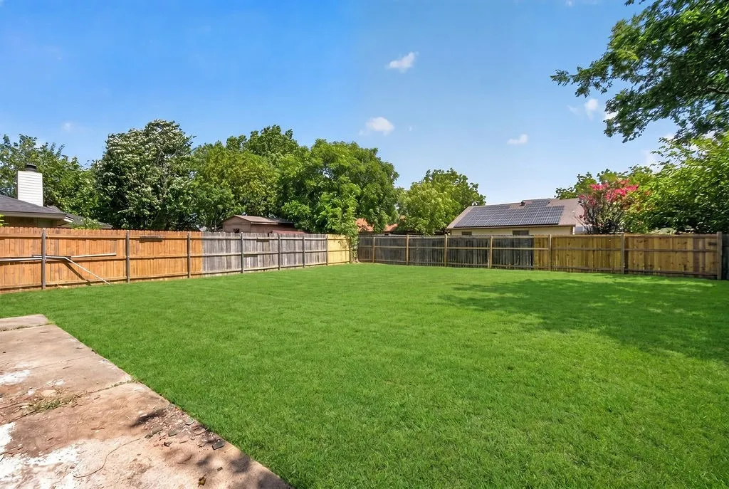 Single Family Residence For Sale in Tarrant County , 401 Myrtle Drive, Arlington, Texas 76018, 3 Bedroom, 2 Bathroom, 2 Garage spaces, 1,389 Sqft, built in 1984, mls#21317620, Real Estate Agent in Arlington, Homes For Sale in Tarrant county, Homes For Sale in Arlington, Realtor in Arlington Texas, Real Estate Brokerage Independent Realty Texas, Luminita Cordes Realtor